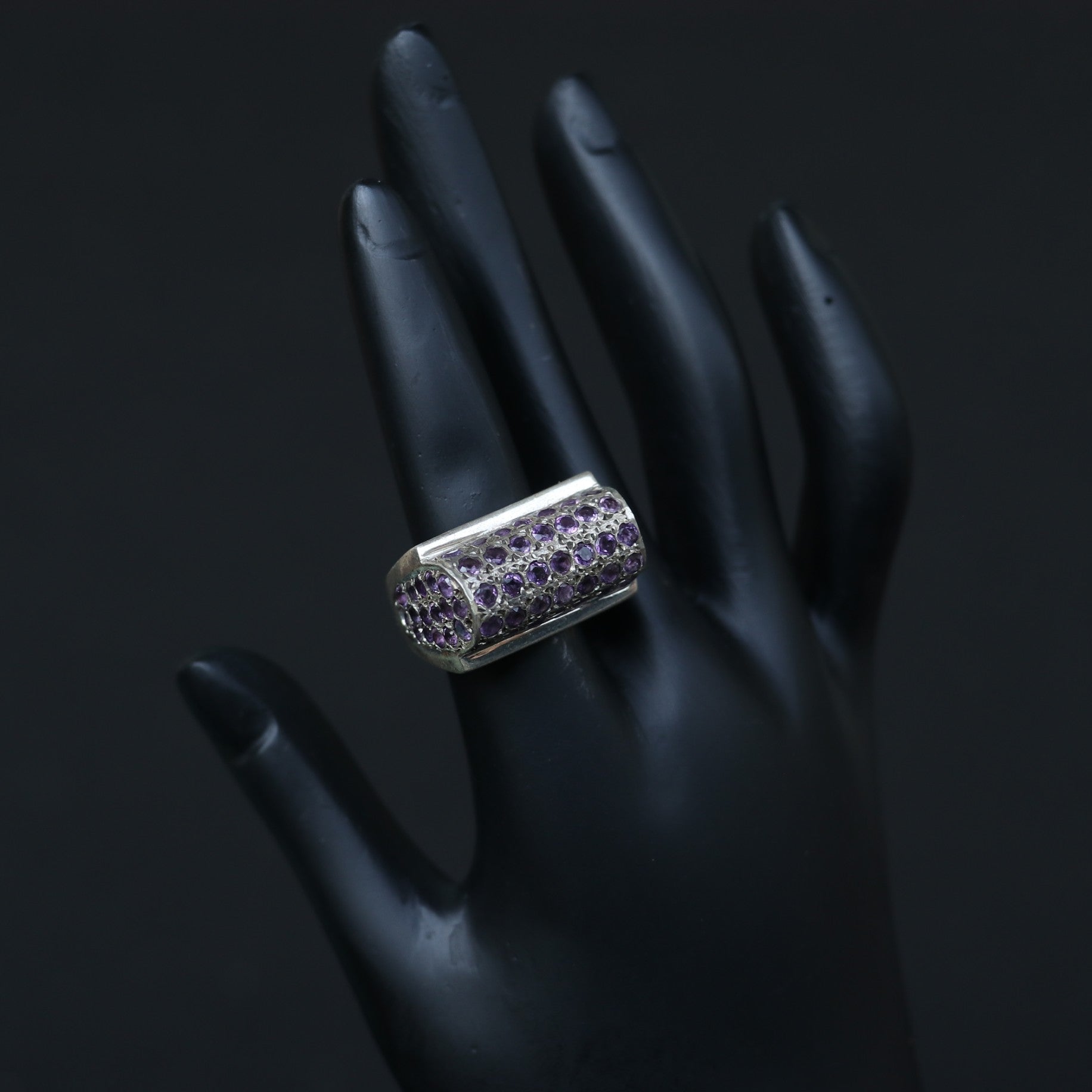 SILVER RING SET IN SMALL AMETHYSTS