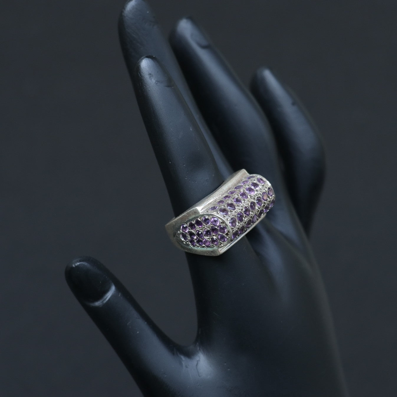 SILVER RING SET IN SMALL AMETHYSTS