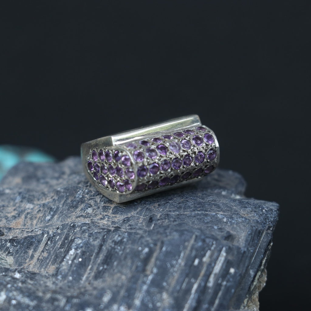 SILVER RING SET IN SMALL AMETHYSTS