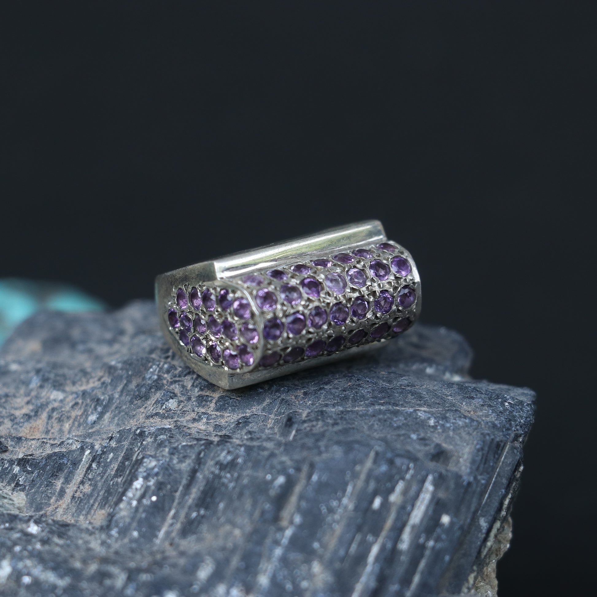 SILVER RING SET IN SMALL AMETHYSTS