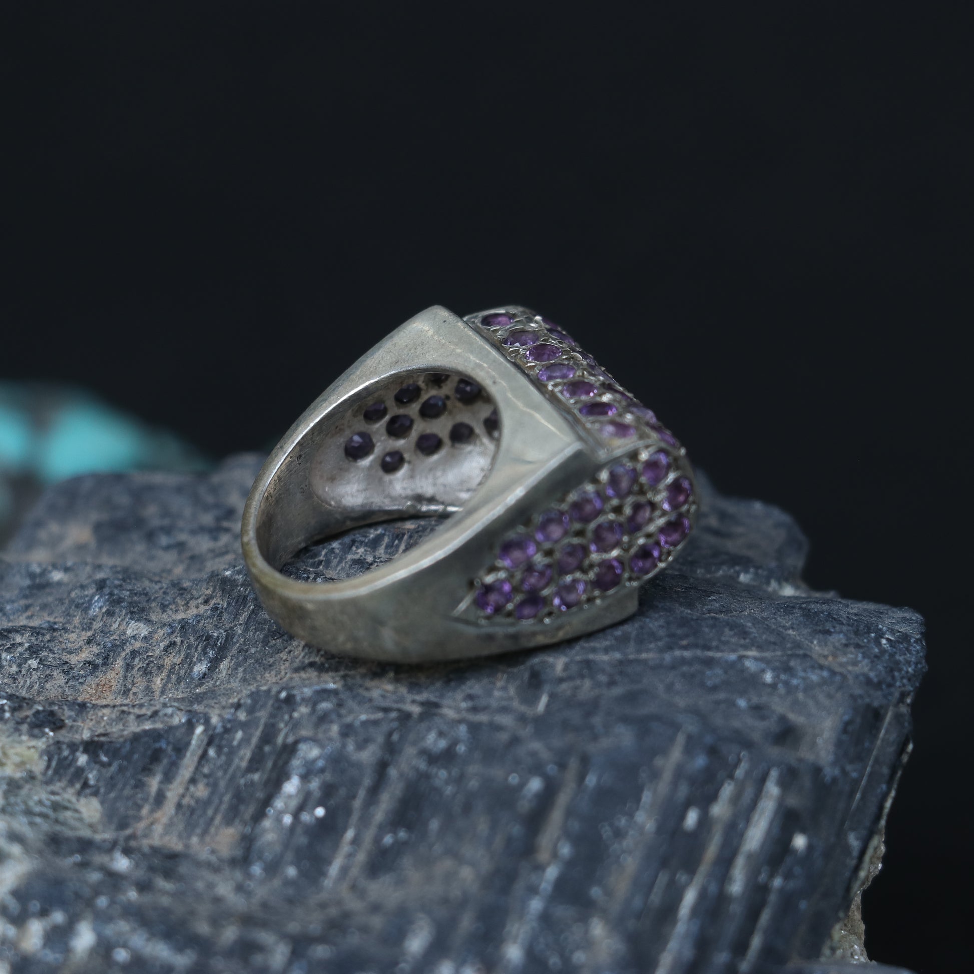 SILVER RING SET IN SMALL AMETHYSTS