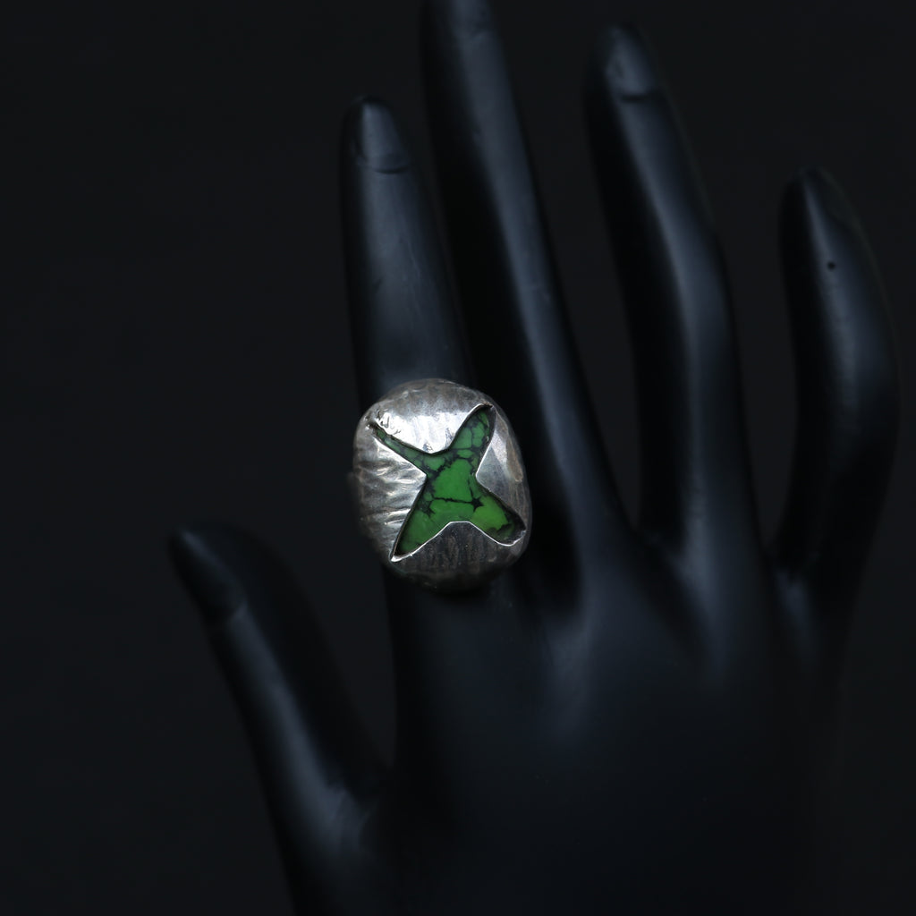 SILVER RING WITH A GREEN STAR SHAPED TURQUOISE