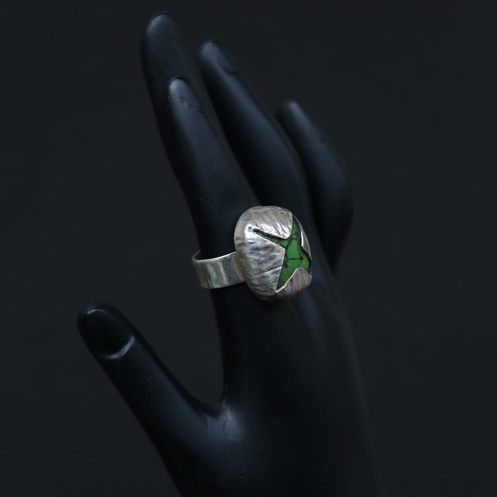 SILVER RING WITH A GREEN STAR SHAPED TURQUOISE