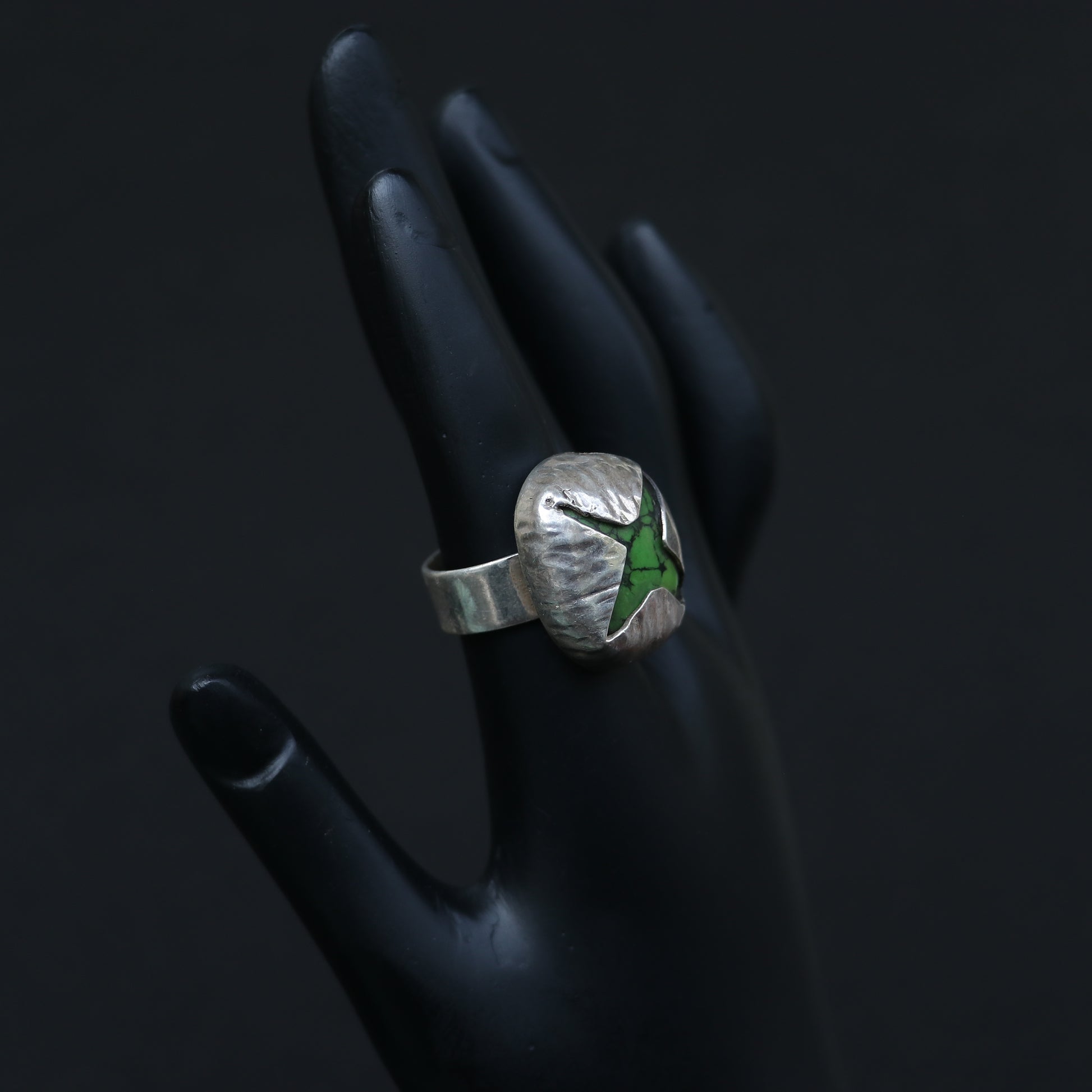 SILVER RING WITH A GREEN STAR SHAPED TURQUOISE