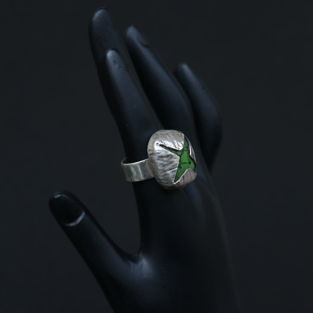 SILVER RING WITH A GREEN STAR SHAPED TURQUOISE