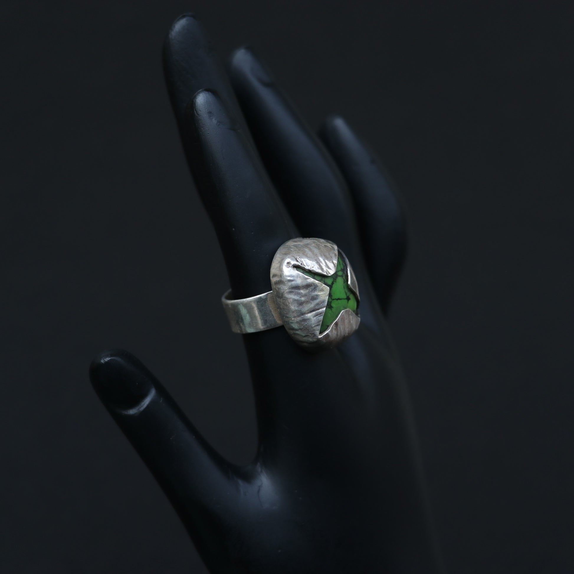 SILVER RING WITH A GREEN STAR SHAPED TURQUOISE