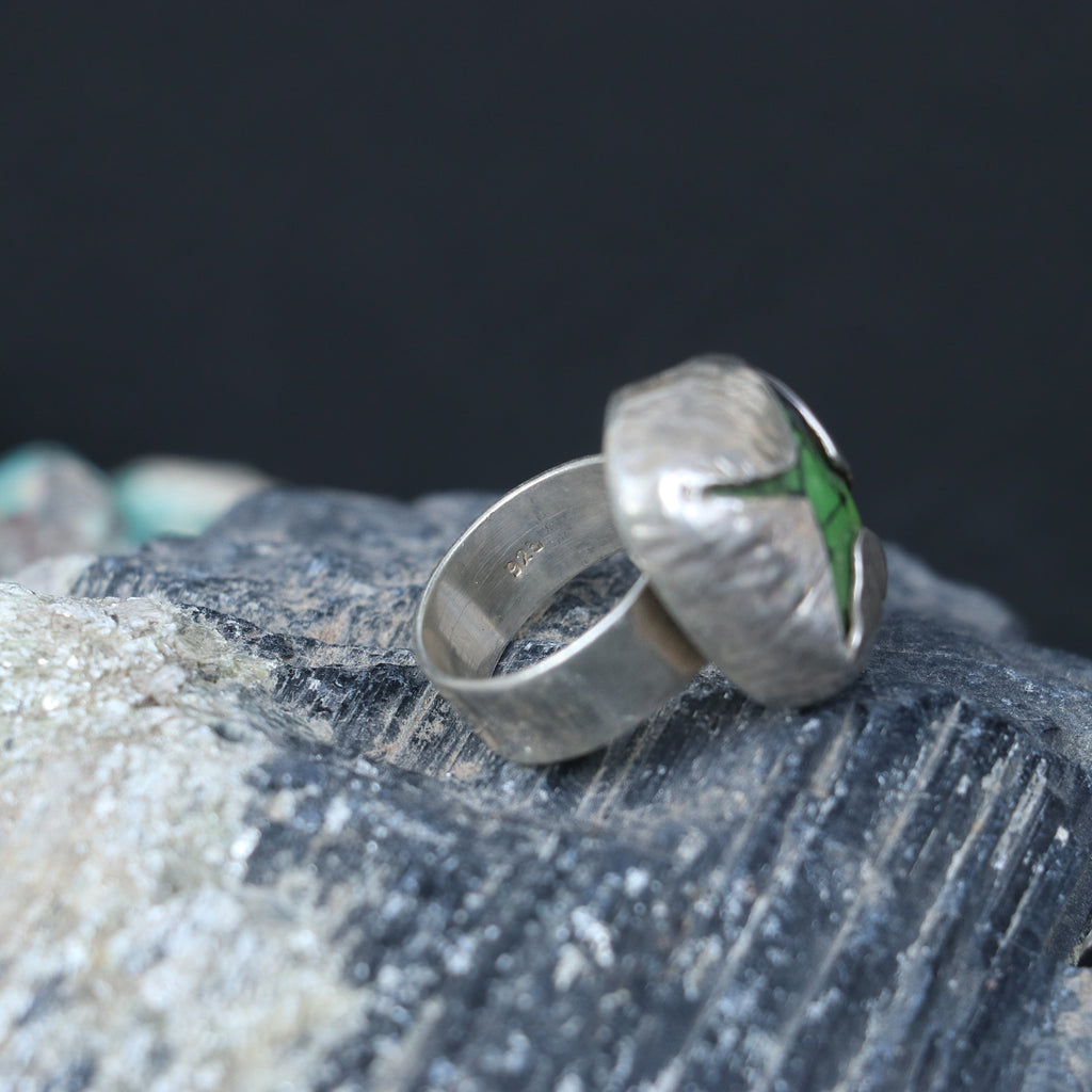 SILVER RING WITH A GREEN STAR SHAPED TURQUOISE