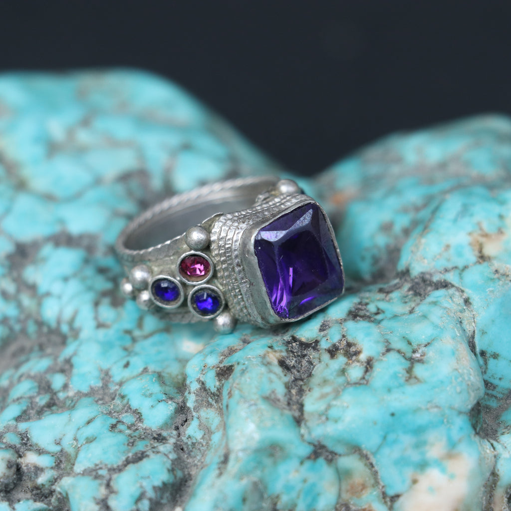 VINTAGE SILVER RING WITH A PURPLE GLASS STONE