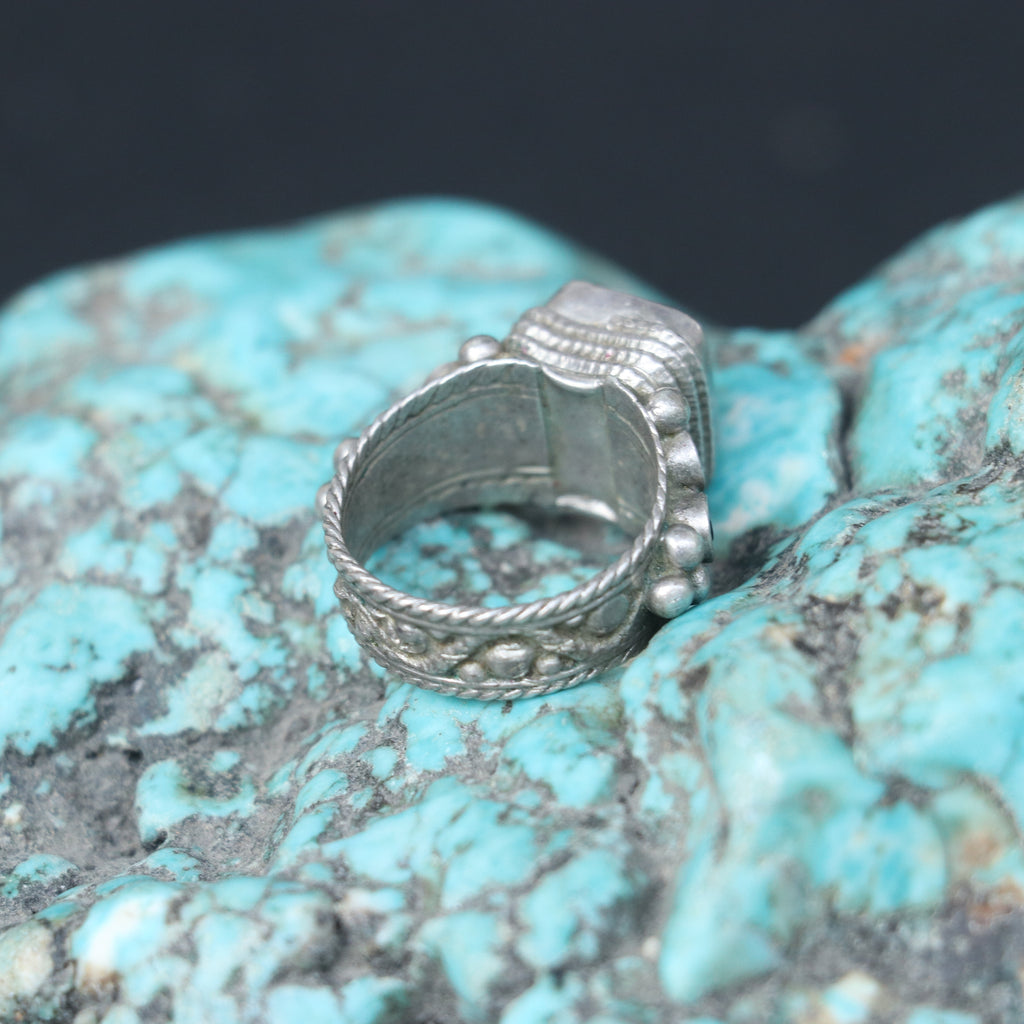 VINTAGE SILVER RING WITH A PURPLE GLASS STONE