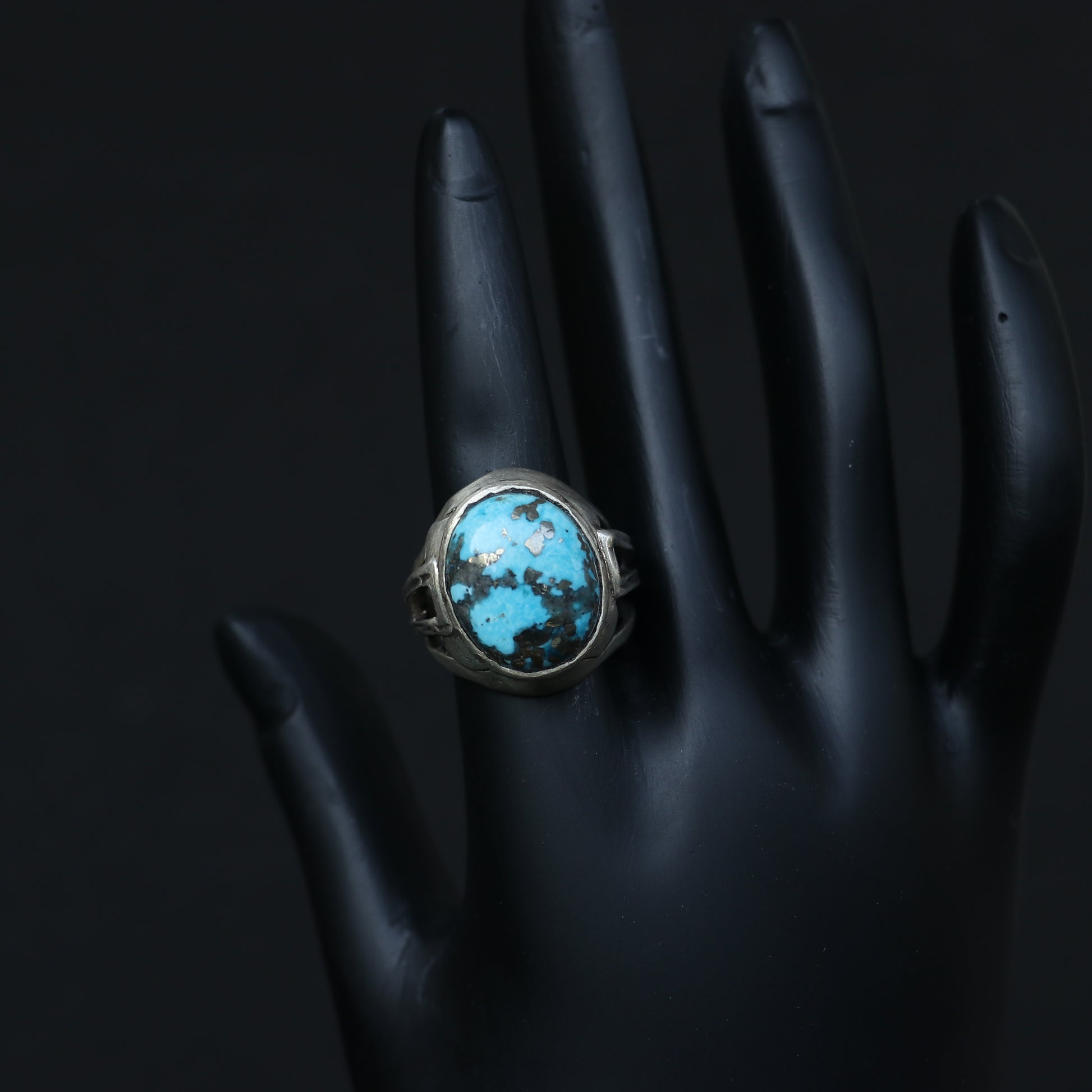 SILVER RING WITH AN OVAL IRANI TURQUOISE