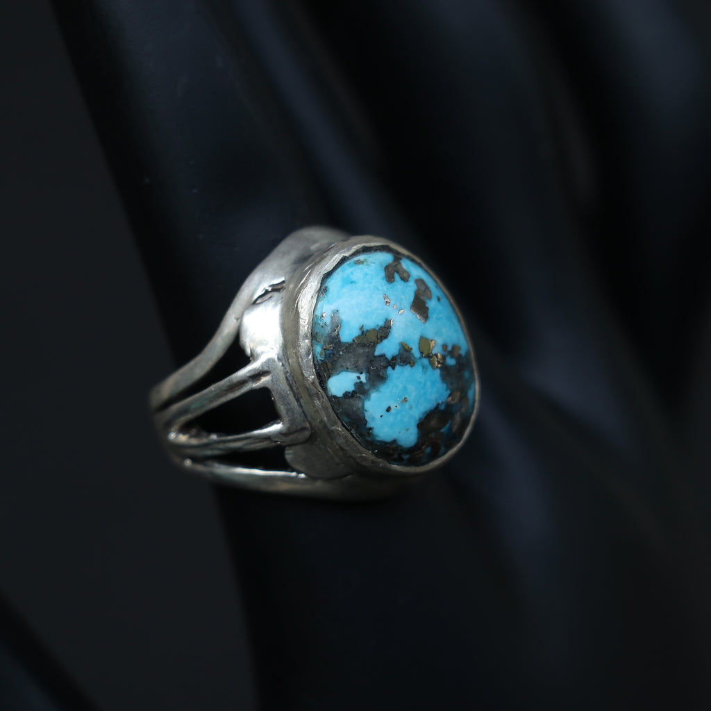 SILVER RING WITH AN OVAL IRANI TURQUOISE