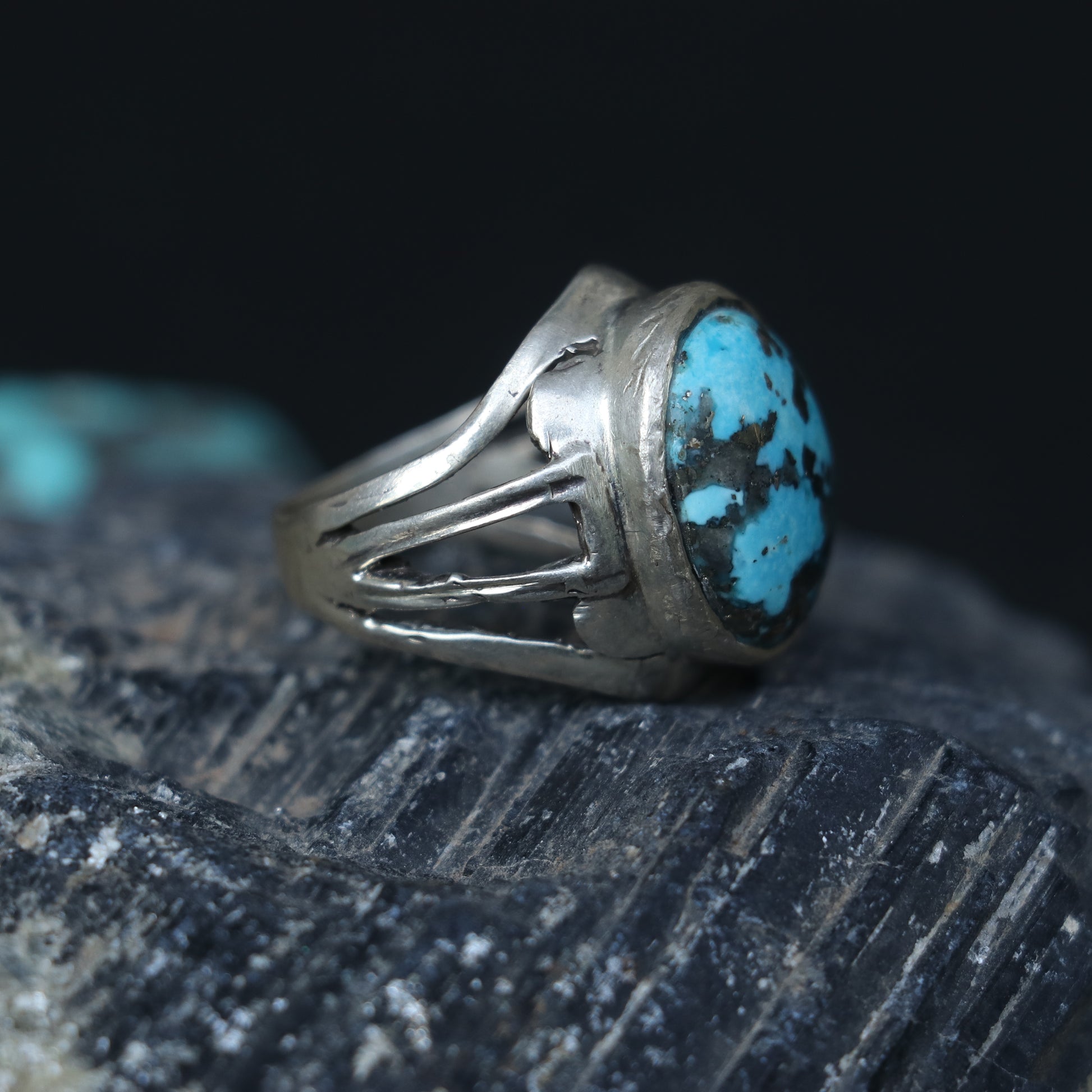 SILVER RING WITH AN OVAL IRANI TURQUOISE