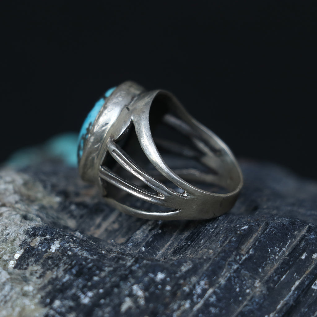 SILVER RING WITH AN OVAL IRANI TURQUOISE
