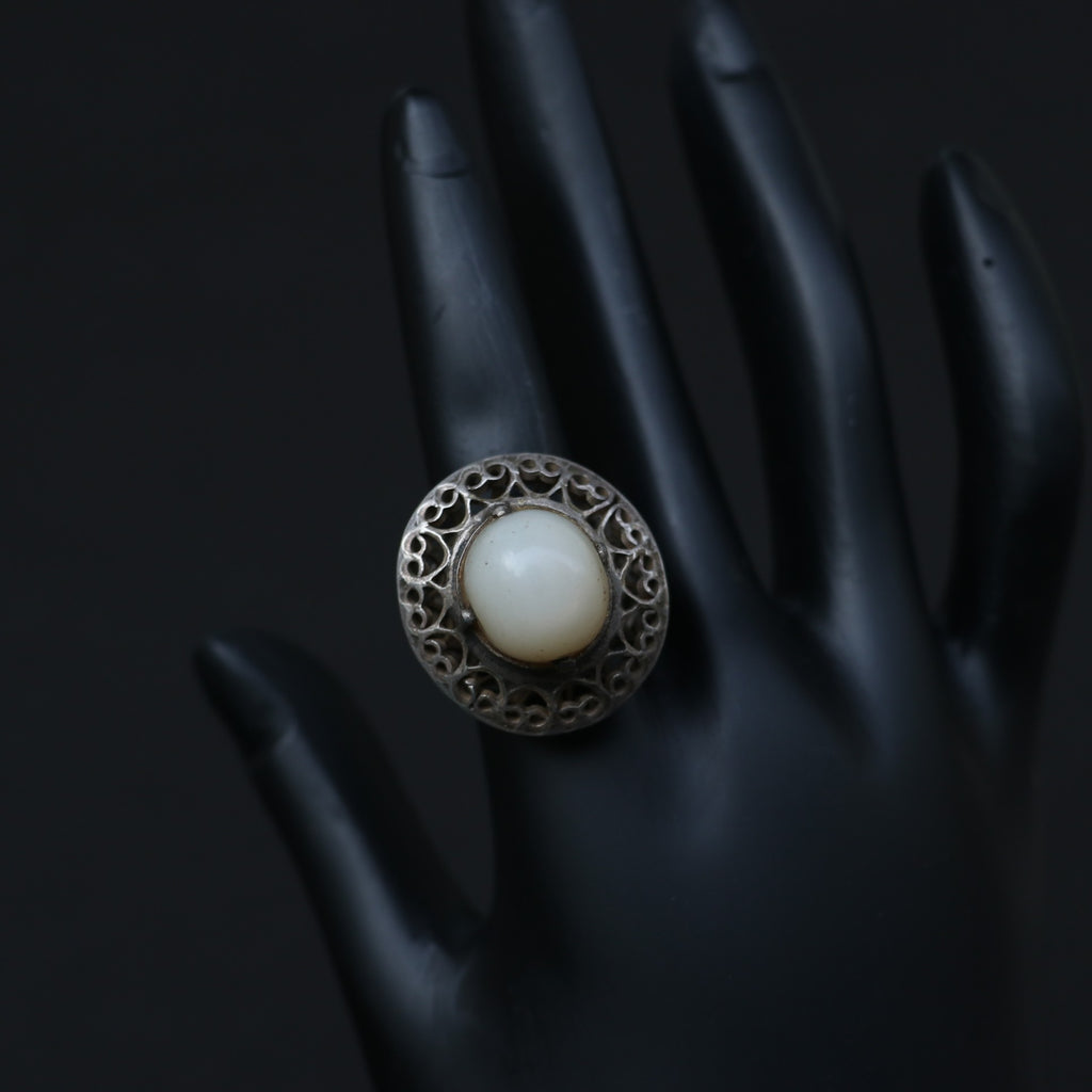 VINTAGE SILVER RING WITH FILIGREE DESIGN & MOONSTONE