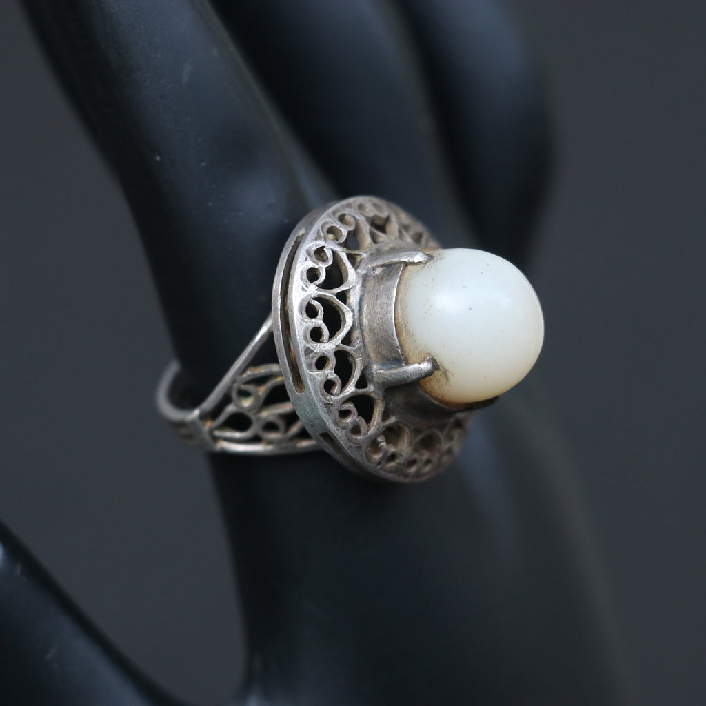 VINTAGE SILVER RING WITH FILIGREE DESIGN & MOONSTONE