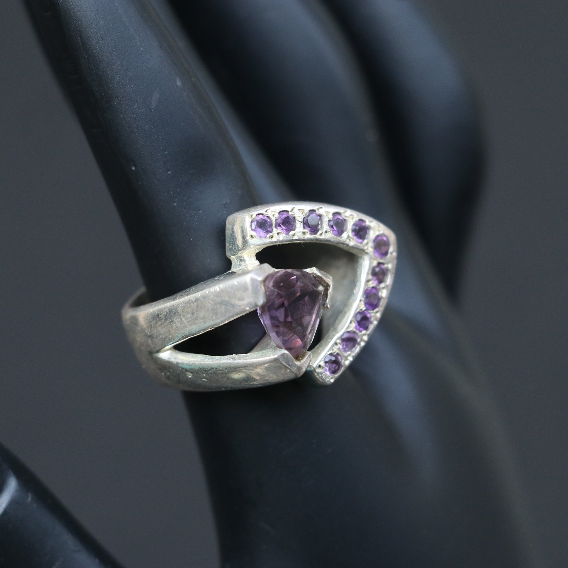 SILVER RING WITH A PEAR CUT AMETHYST & SMALL AMETHYSTS