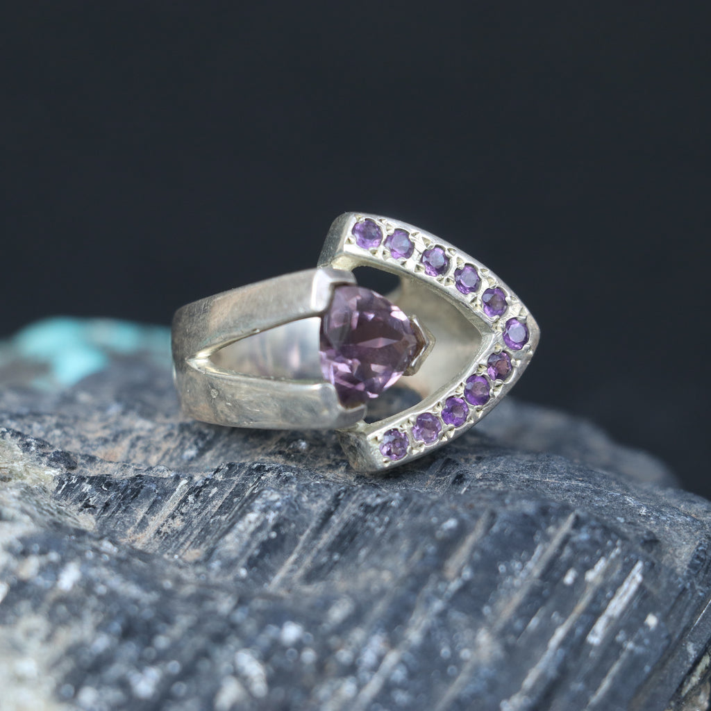 SILVER RING WITH A PEAR CUT AMETHYST & SMALL AMETHYSTS