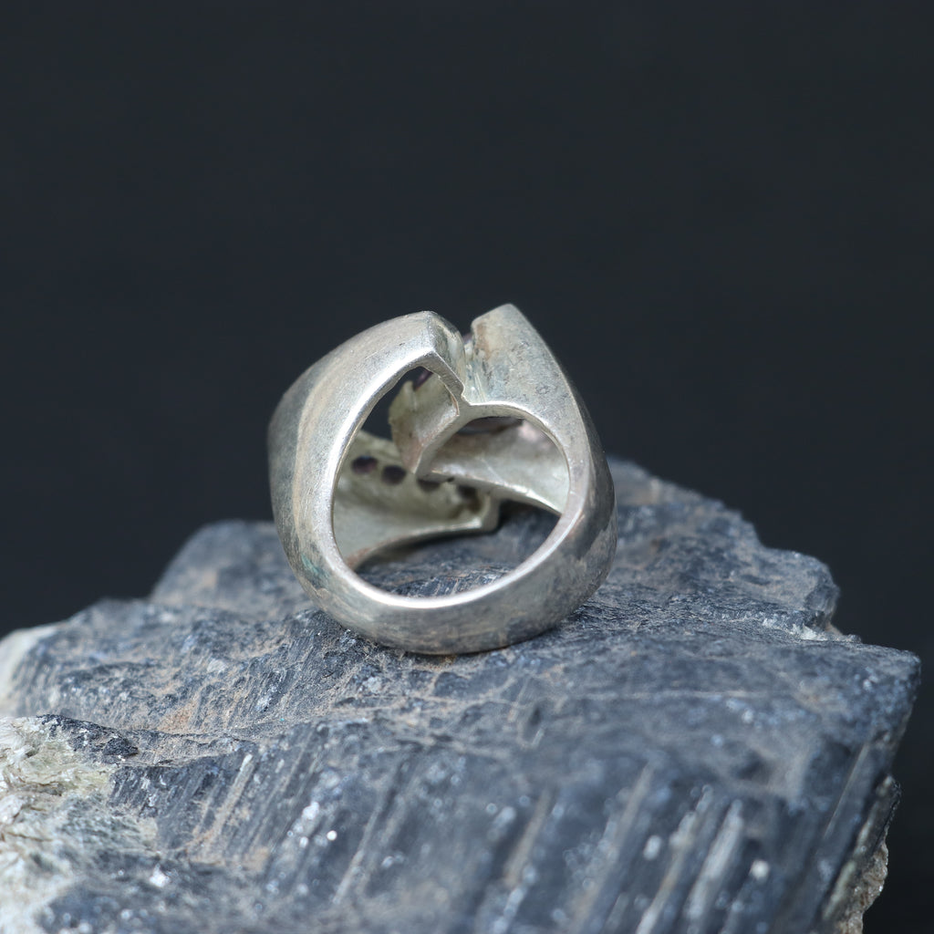 SILVER RING WITH A PEAR CUT AMETHYST & SMALL AMETHYSTS