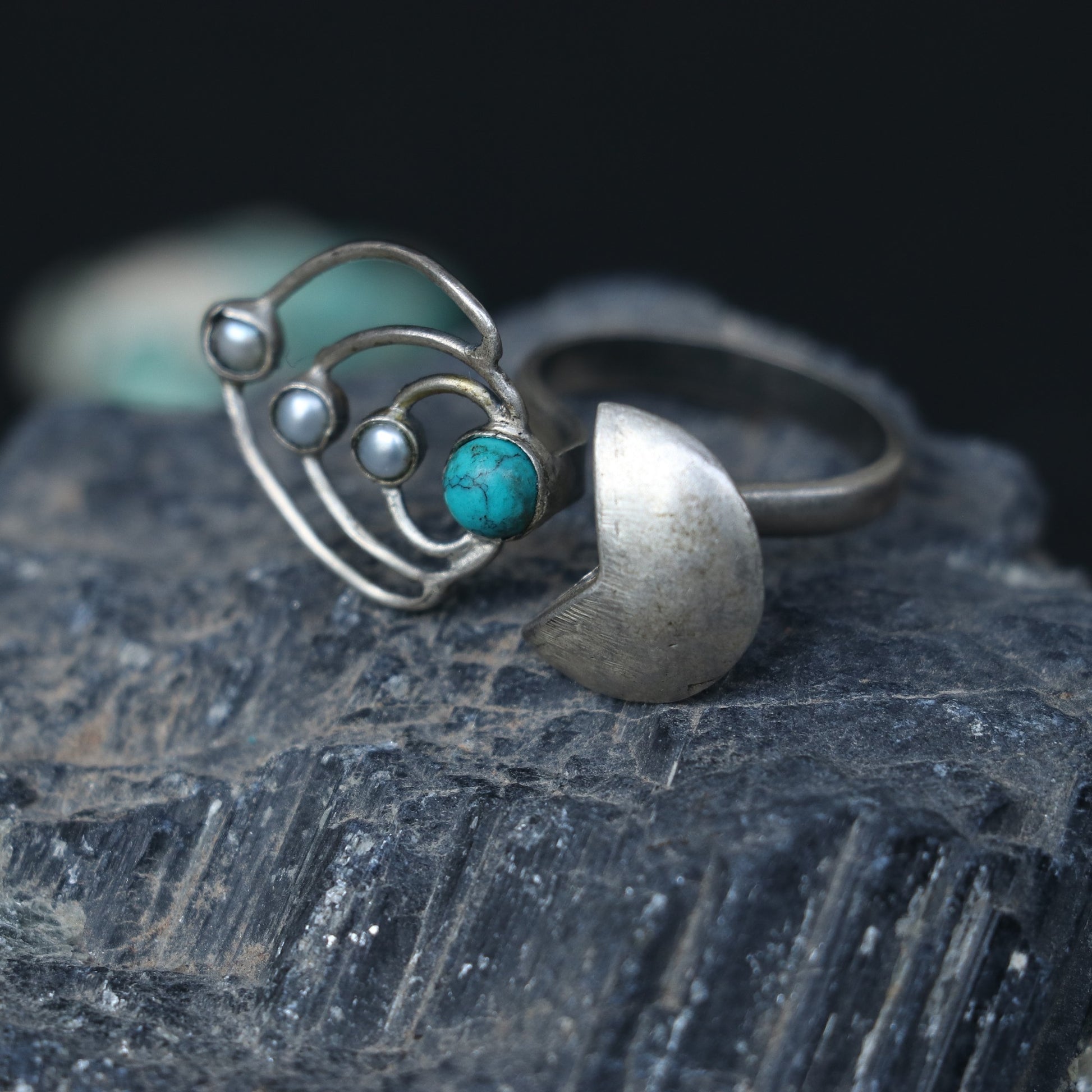 ARTISTIC SILVER RING WITH OPEN ABSTRACT DESIGN - TURQUOISE & PEARLS