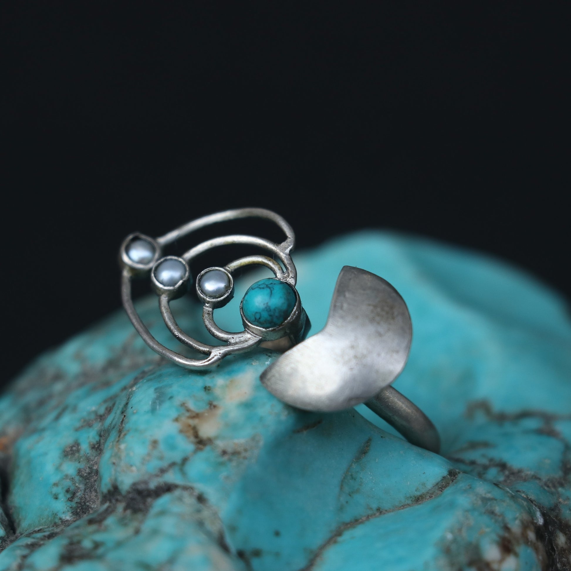 ARTISTIC SILVER RING WITH OPEN ABSTRACT DESIGN - TURQUOISE & PEARLS