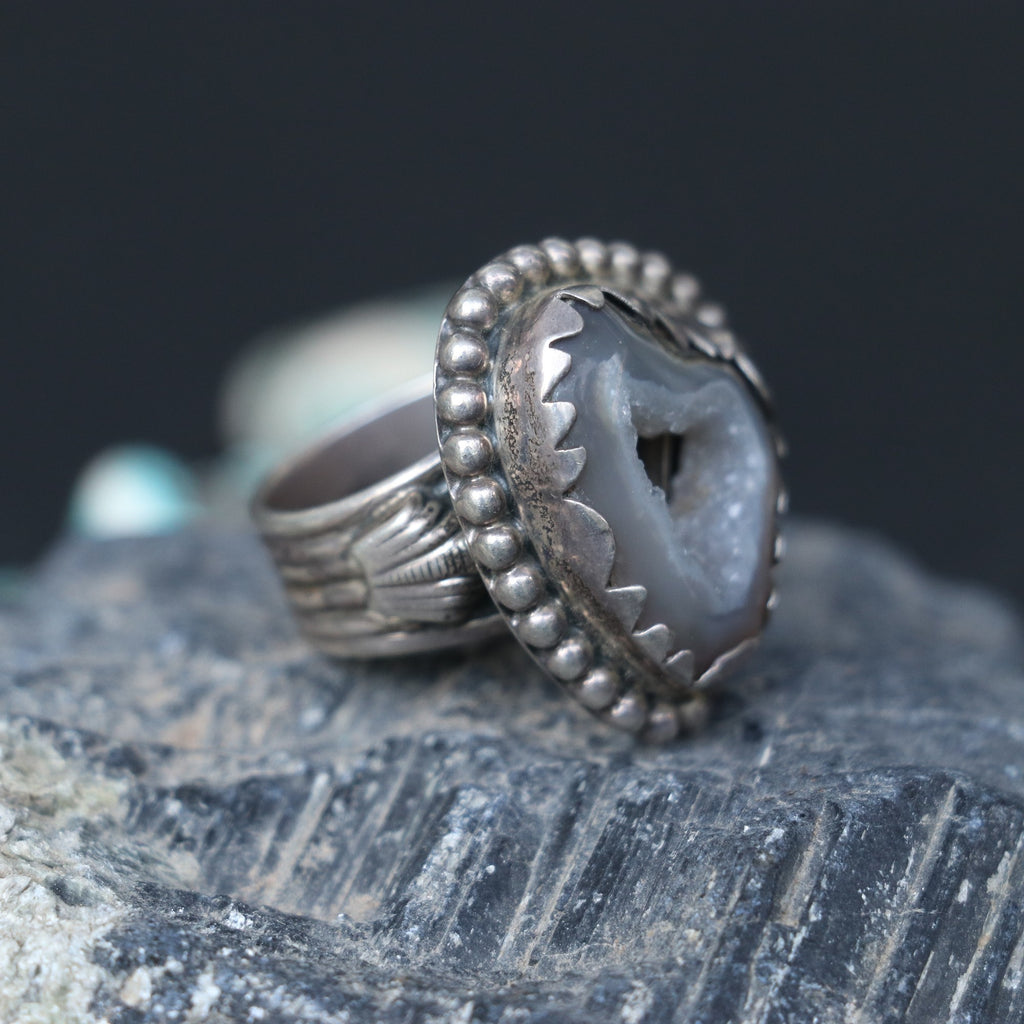 RUSTIC SILVER RING FEATURING A RAW AGATE SLICE IN A BOLD BEADED BEZEL