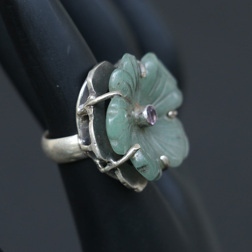 SILVER RING WITH A HAND CARVED GREEN AGATE