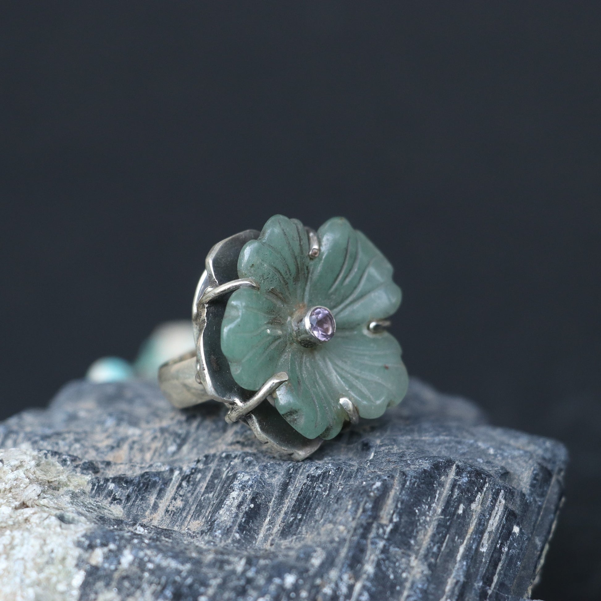 SILVER RING WITH A HAND CARVED GREEN AGATE