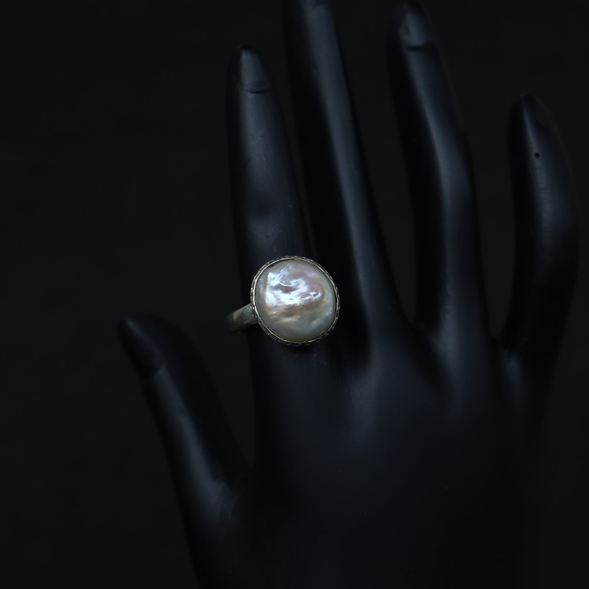SILVER RING WITH A NATURAL CLASSIC PEARL