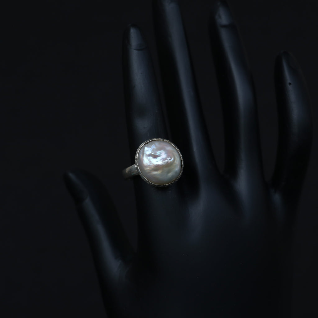 SILVER RING WITH A NATURAL CLASSIC PEARL