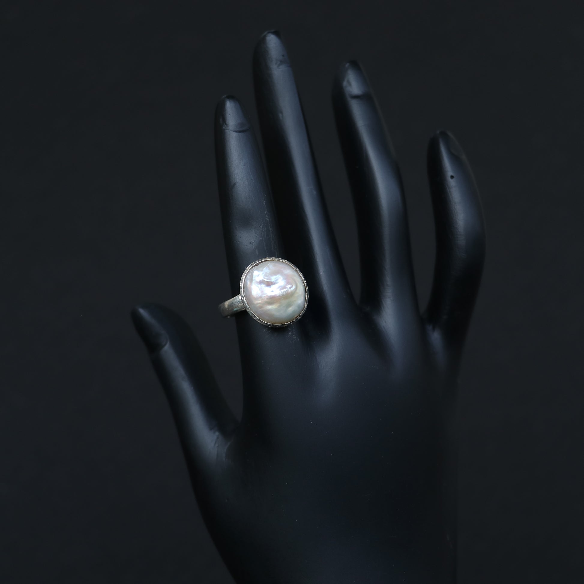 SILVER RING WITH A NATURAL CLASSIC PEARL