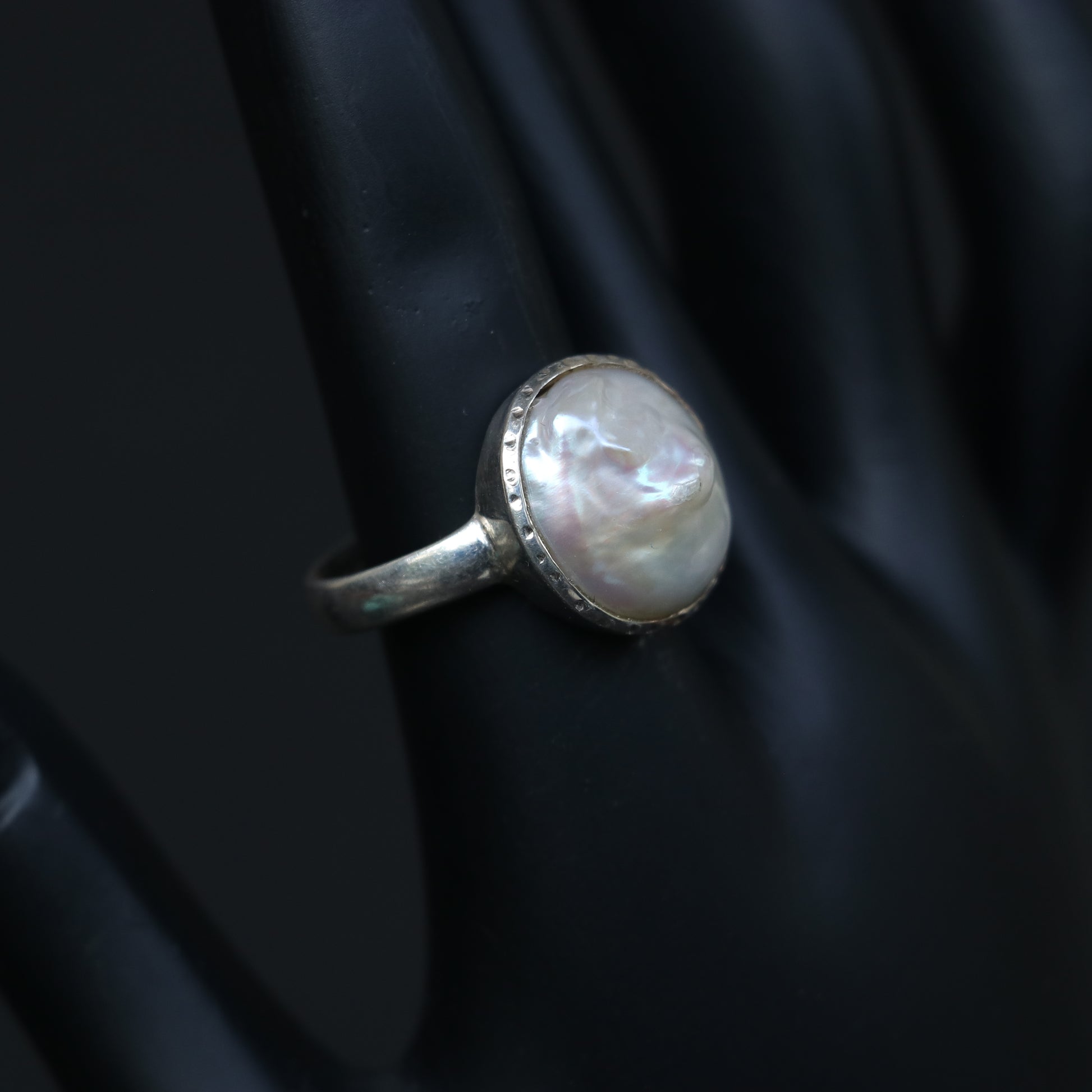 SILVER RING WITH A NATURAL CLASSIC PEARL