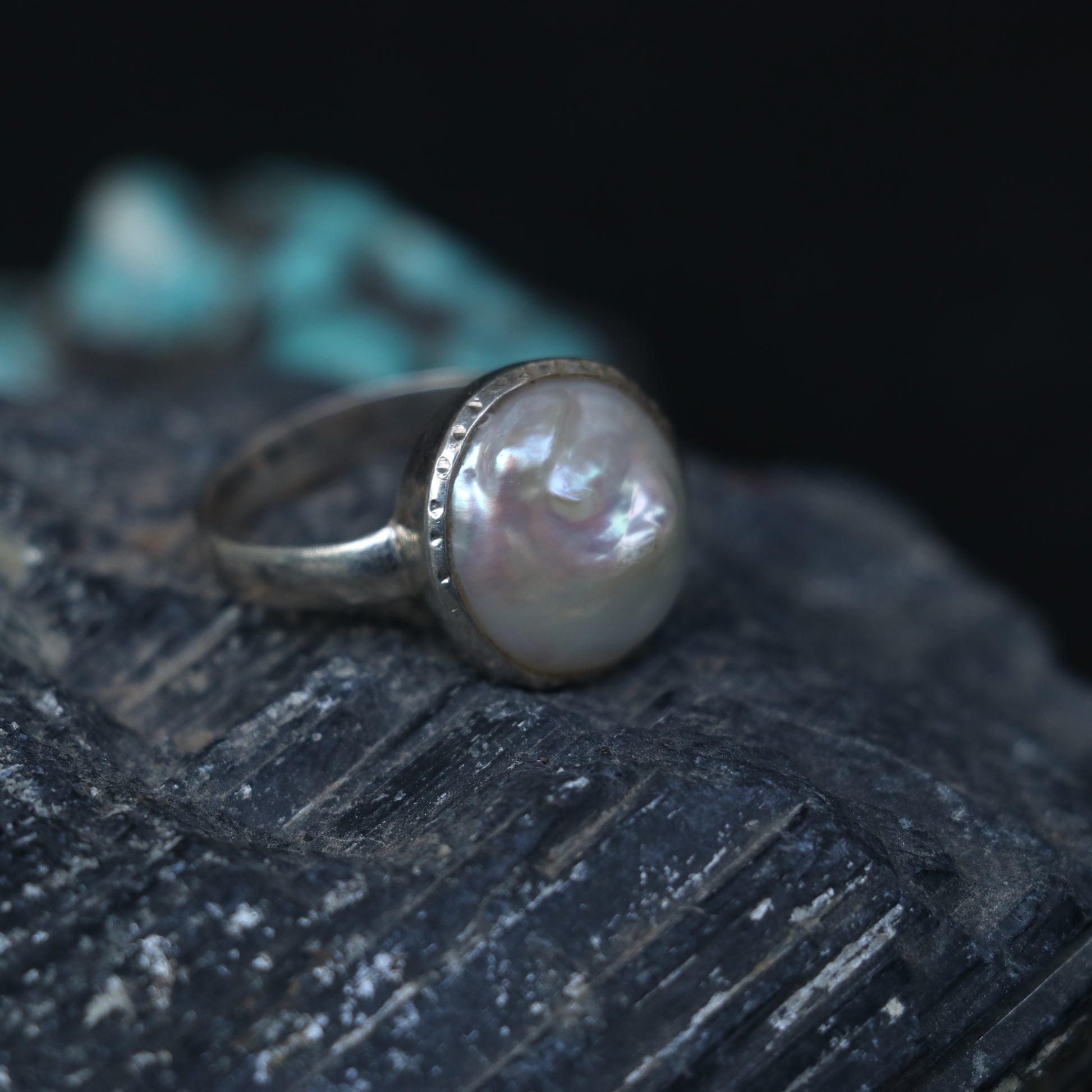 SILVER RING WITH A NATURAL CLASSIC PEARL