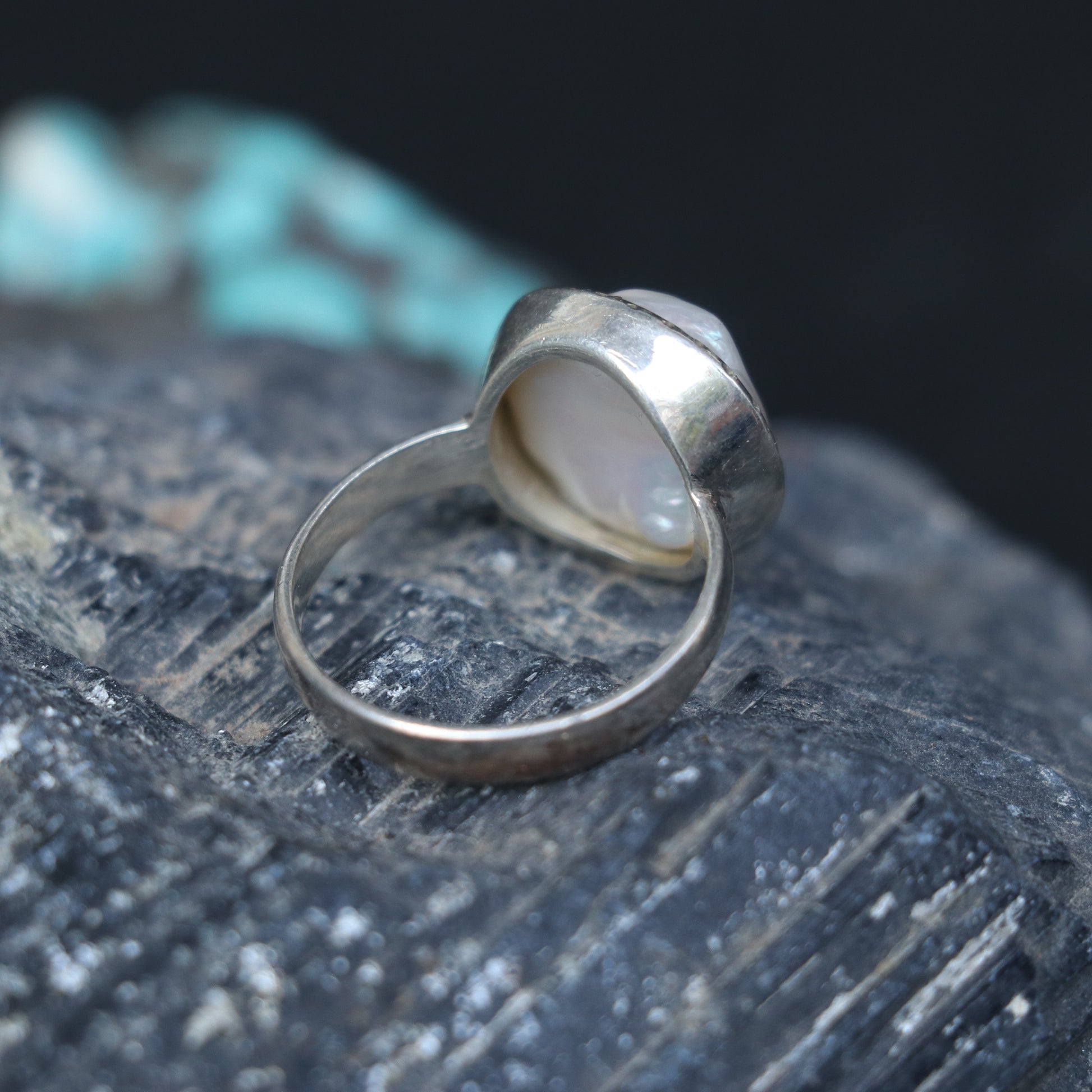 SILVER RING WITH A NATURAL CLASSIC PEARL