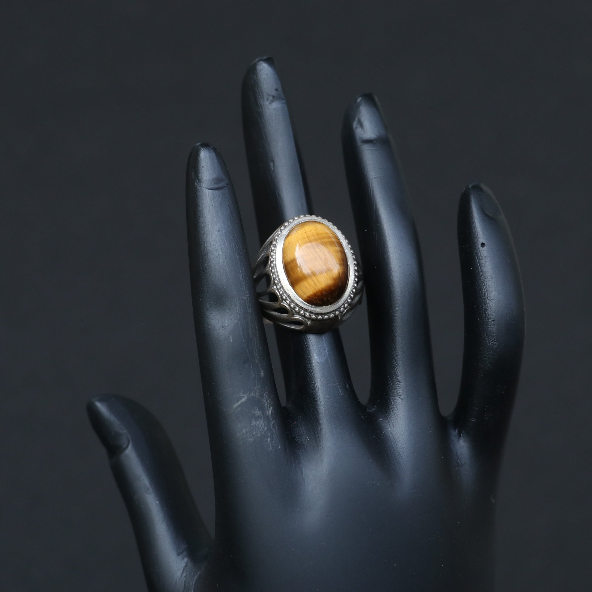 SILVER RING WITH A FILIGREE DESIGN , FEATURING A TIGER'S EYE