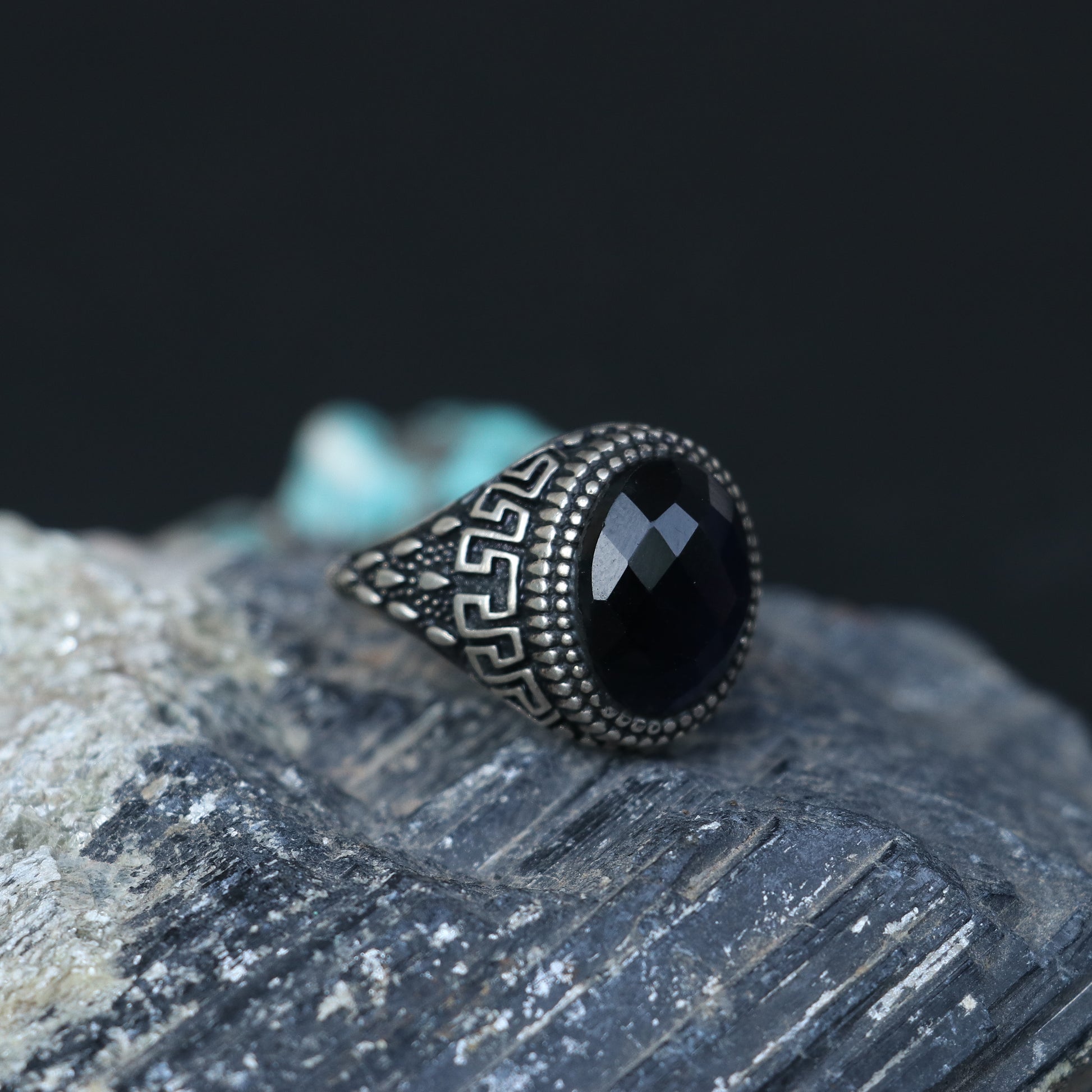 ANTIQUE SILVER RING WITH A BLACK ONYX STONE