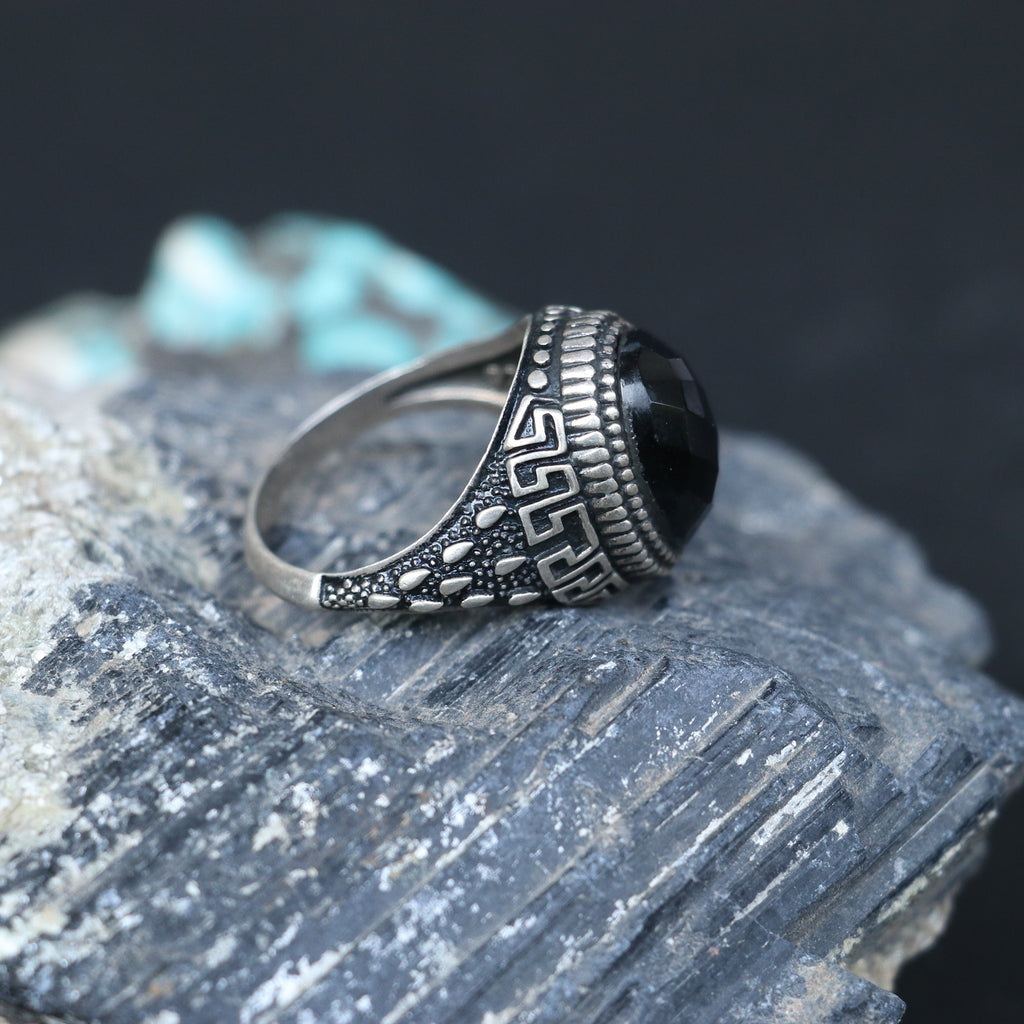 ANTIQUE SILVER RING WITH A BLACK ONYX STONE