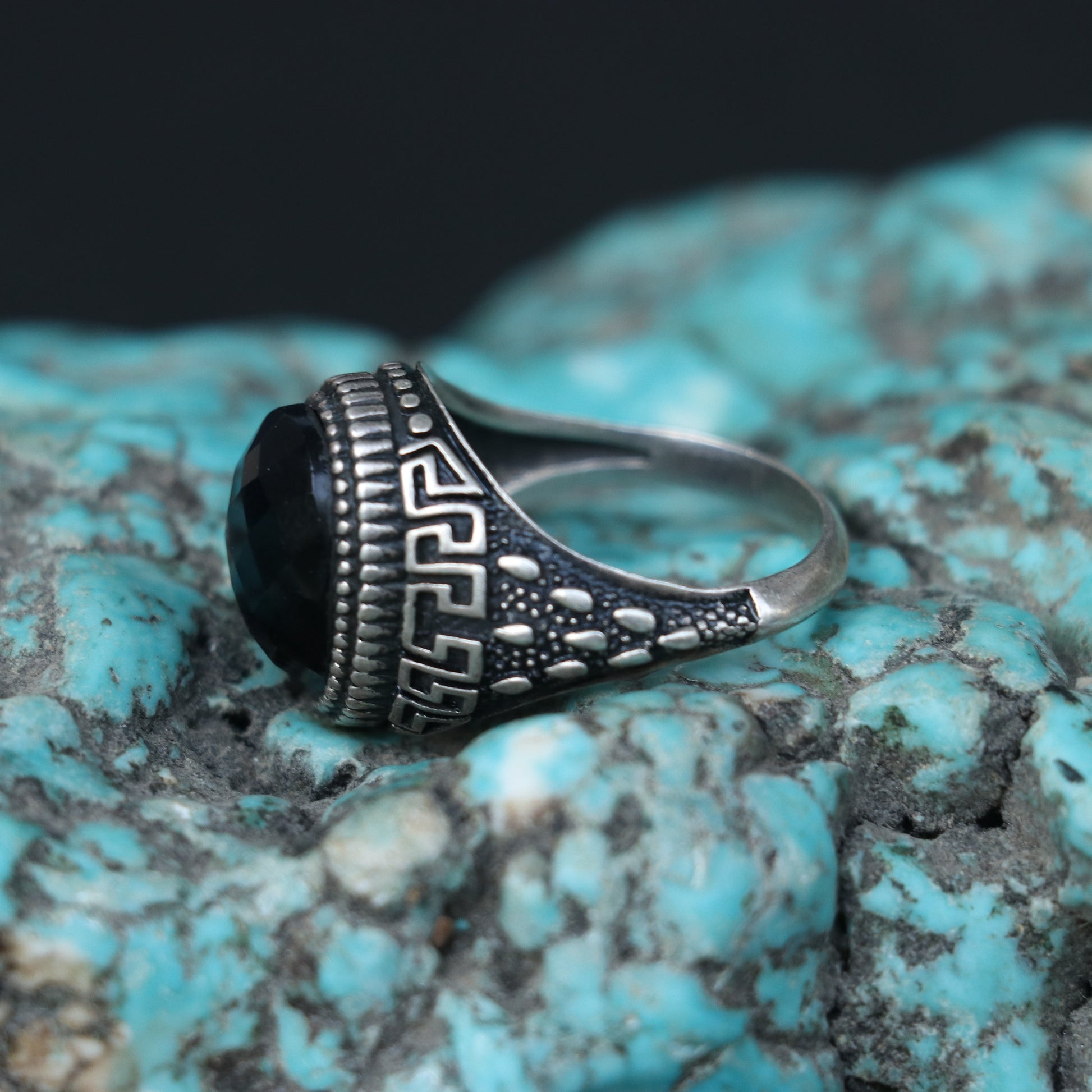 ANTIQUE SILVER RING WITH A BLACK ONYX STONE