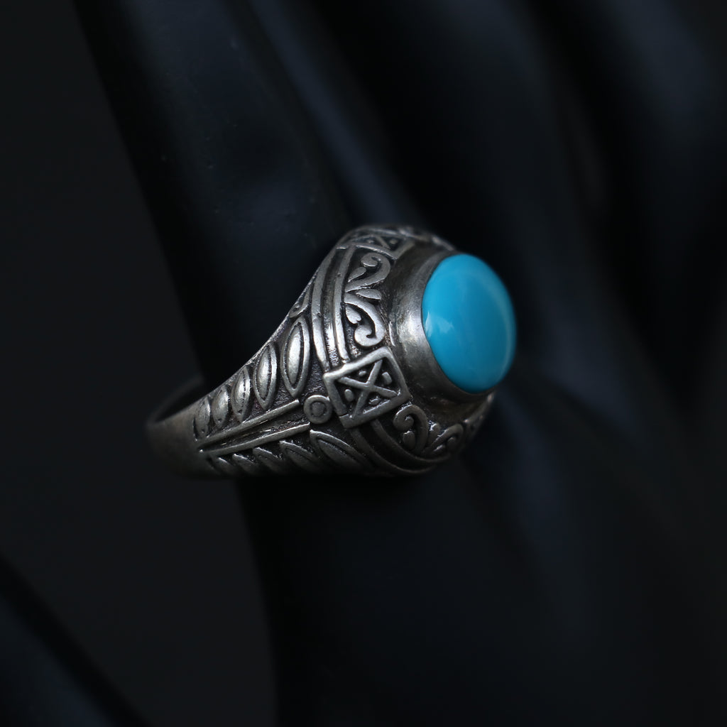 SILVER RING FEATURING AN ARIZONA TURQUOISE