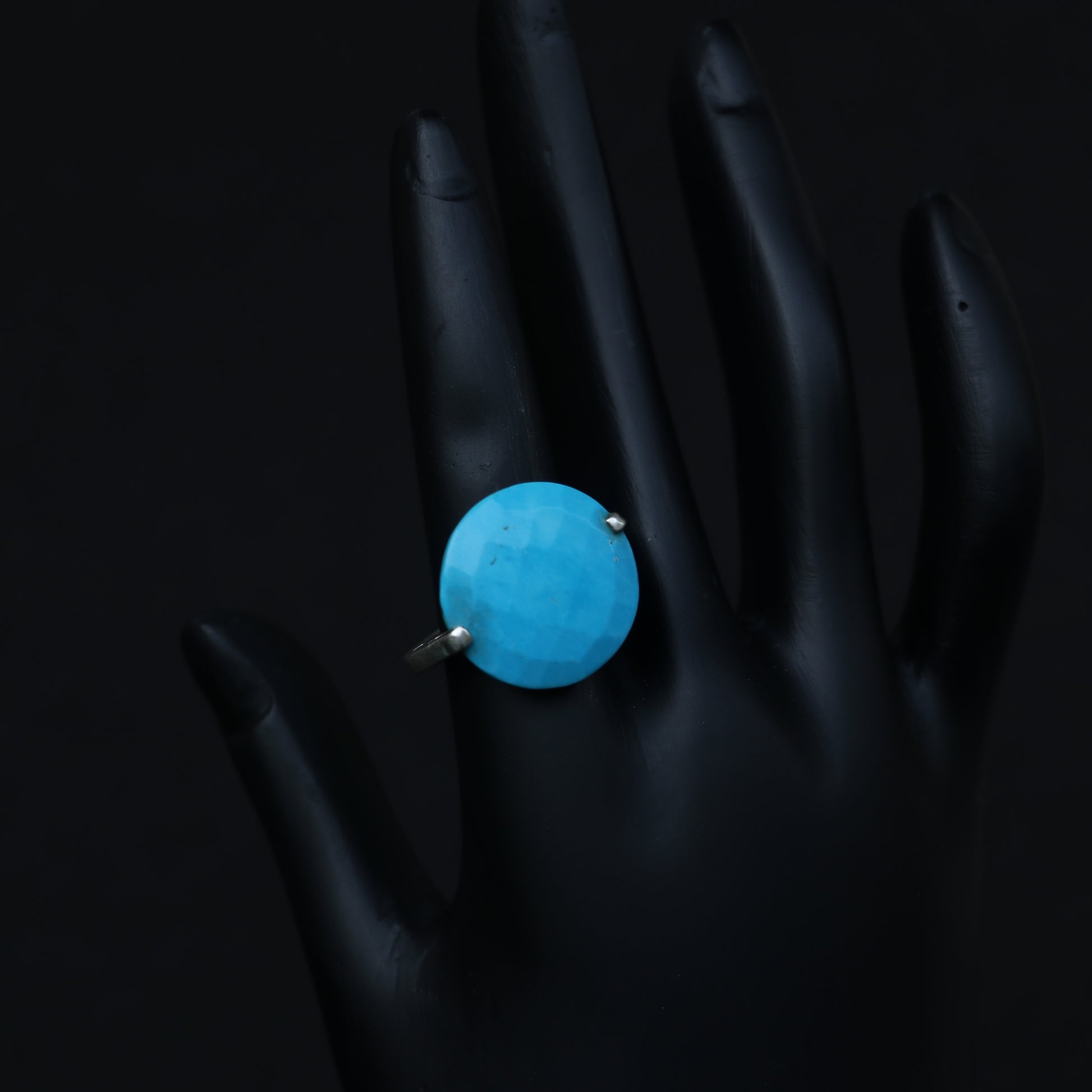 SILVER RING WITH A ROUND BLUE AGATE