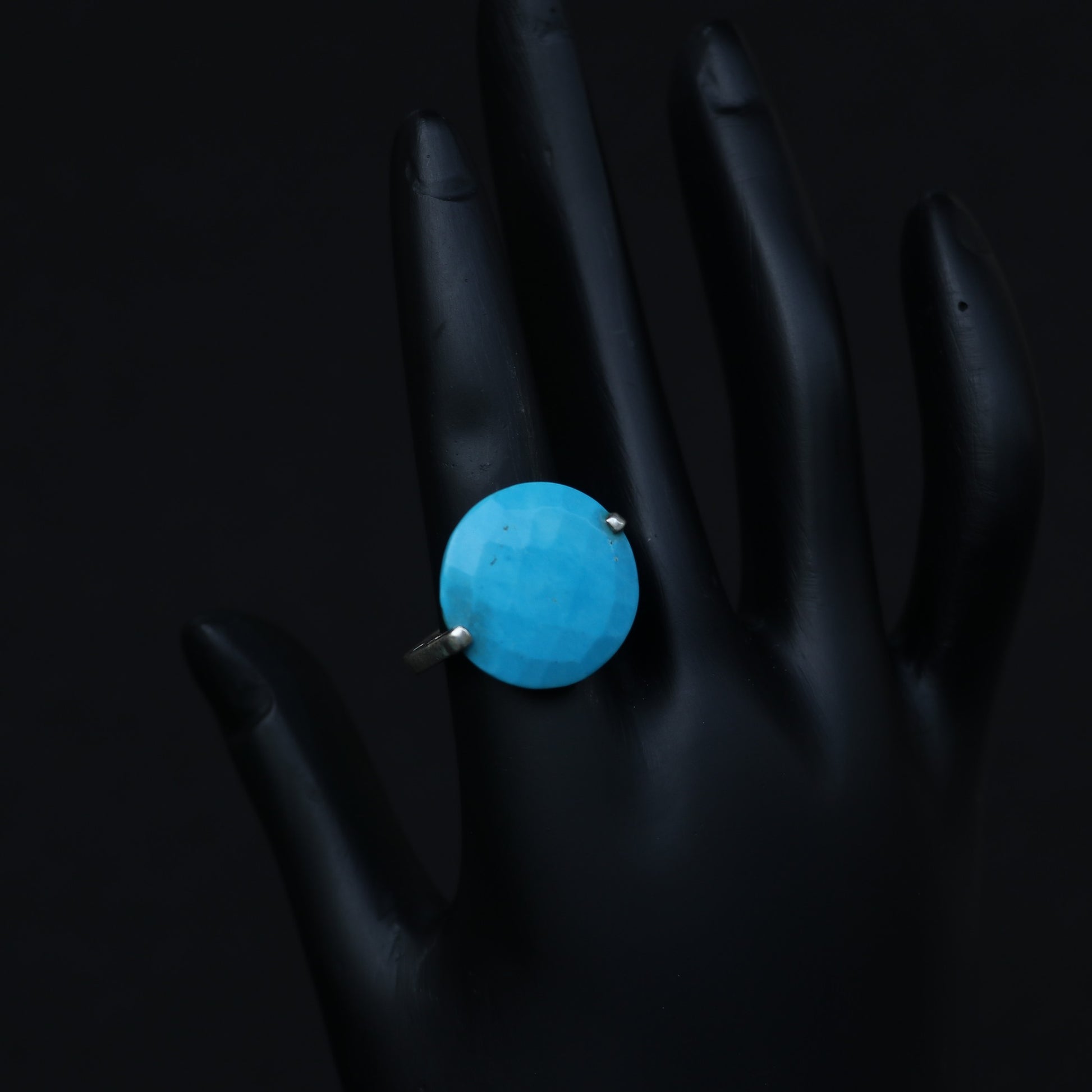 SILVER RING WITH A ROUND BLUE AGATE