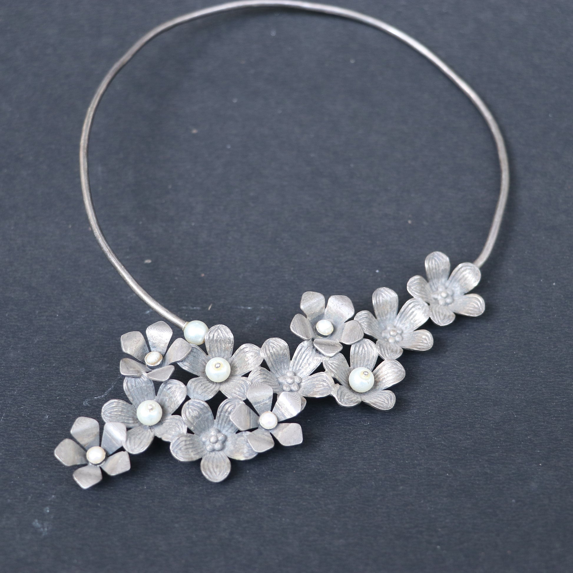 ELEGANT FLOWER CHOKER