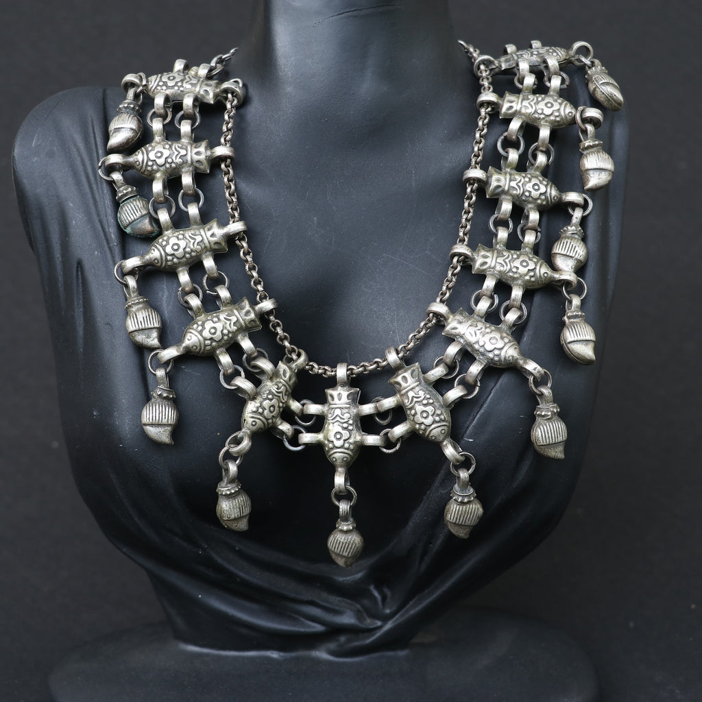 ANTIQUE STYLE SILVER NECKLACE WITH INTRICATE FISH DESIGN