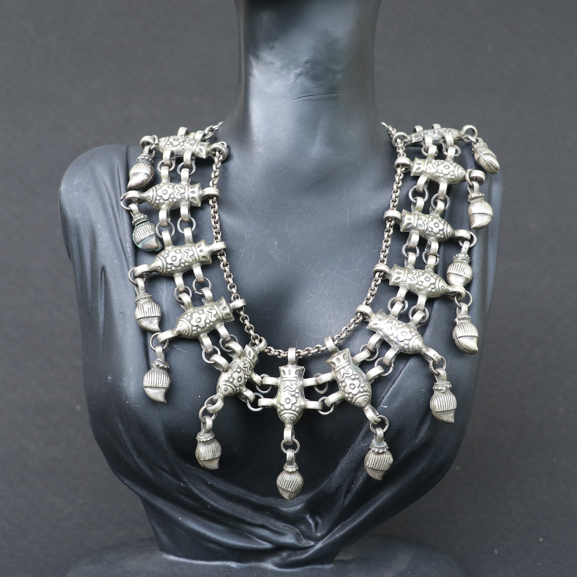 ANTIQUE STYLE SILVER NECKLACE WITH INTRICATE FISH DESIGN