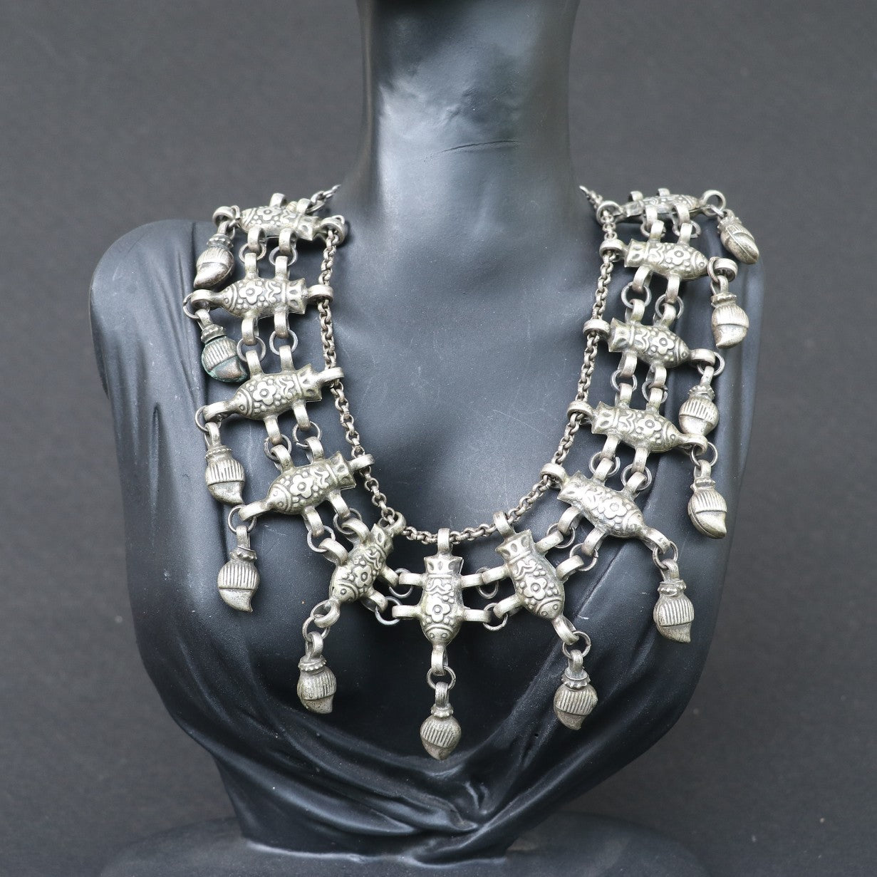 ANTIQUE STYLE SILVER NECKLACE WITH INTRICATE FISH DESIGN