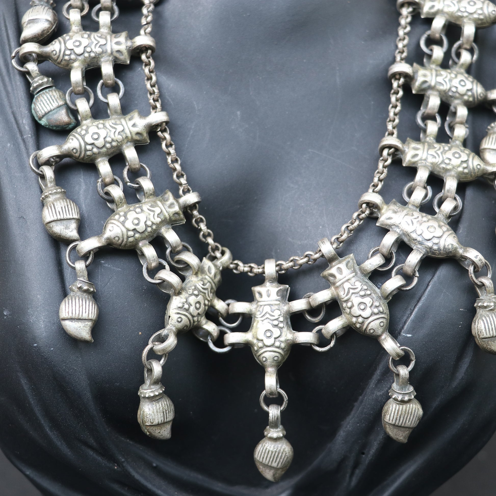ANTIQUE STYLE SILVER NECKLACE WITH INTRICATE FISH DESIGN