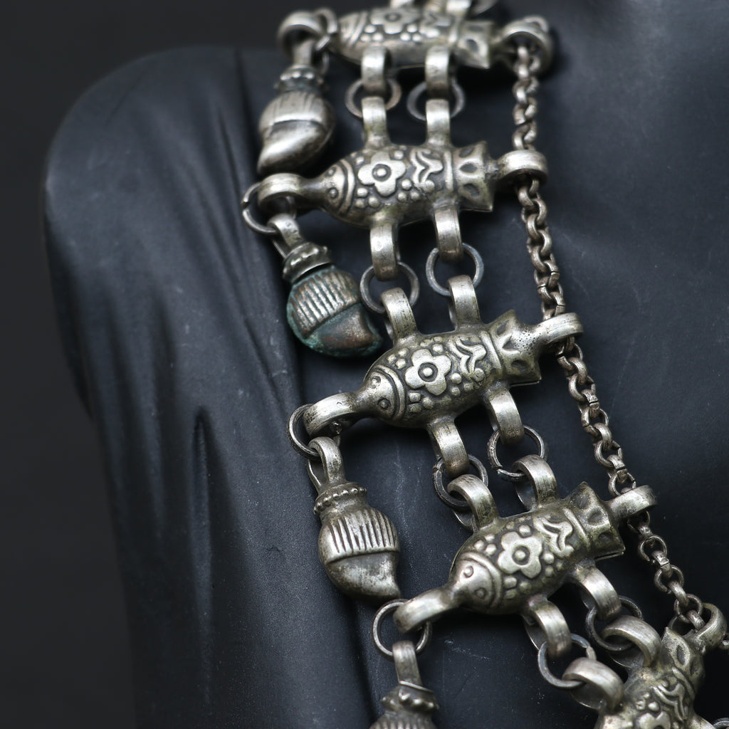 ANTIQUE STYLE SILVER NECKLACE WITH INTRICATE FISH DESIGN