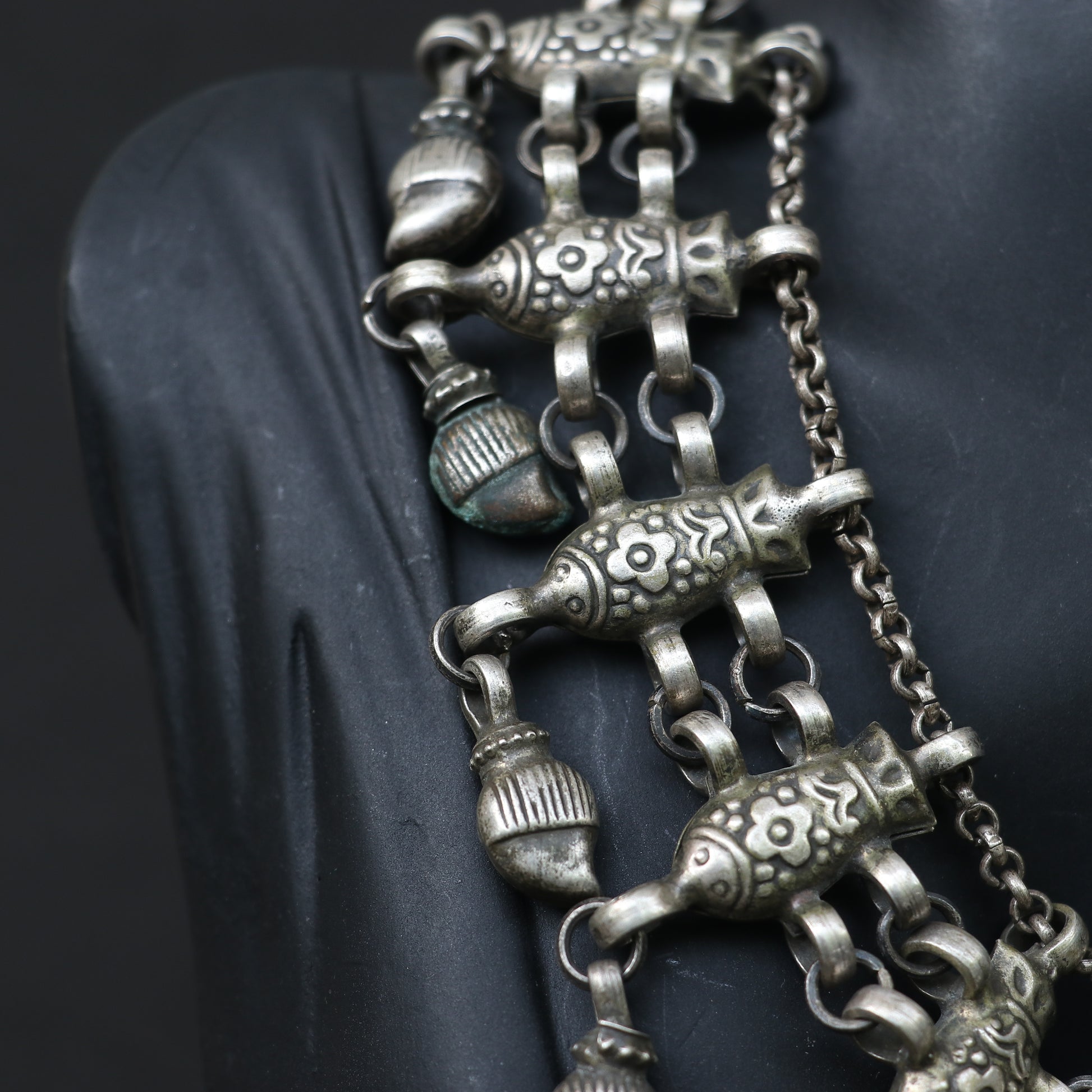 ANTIQUE STYLE SILVER NECKLACE WITH INTRICATE FISH DESIGN