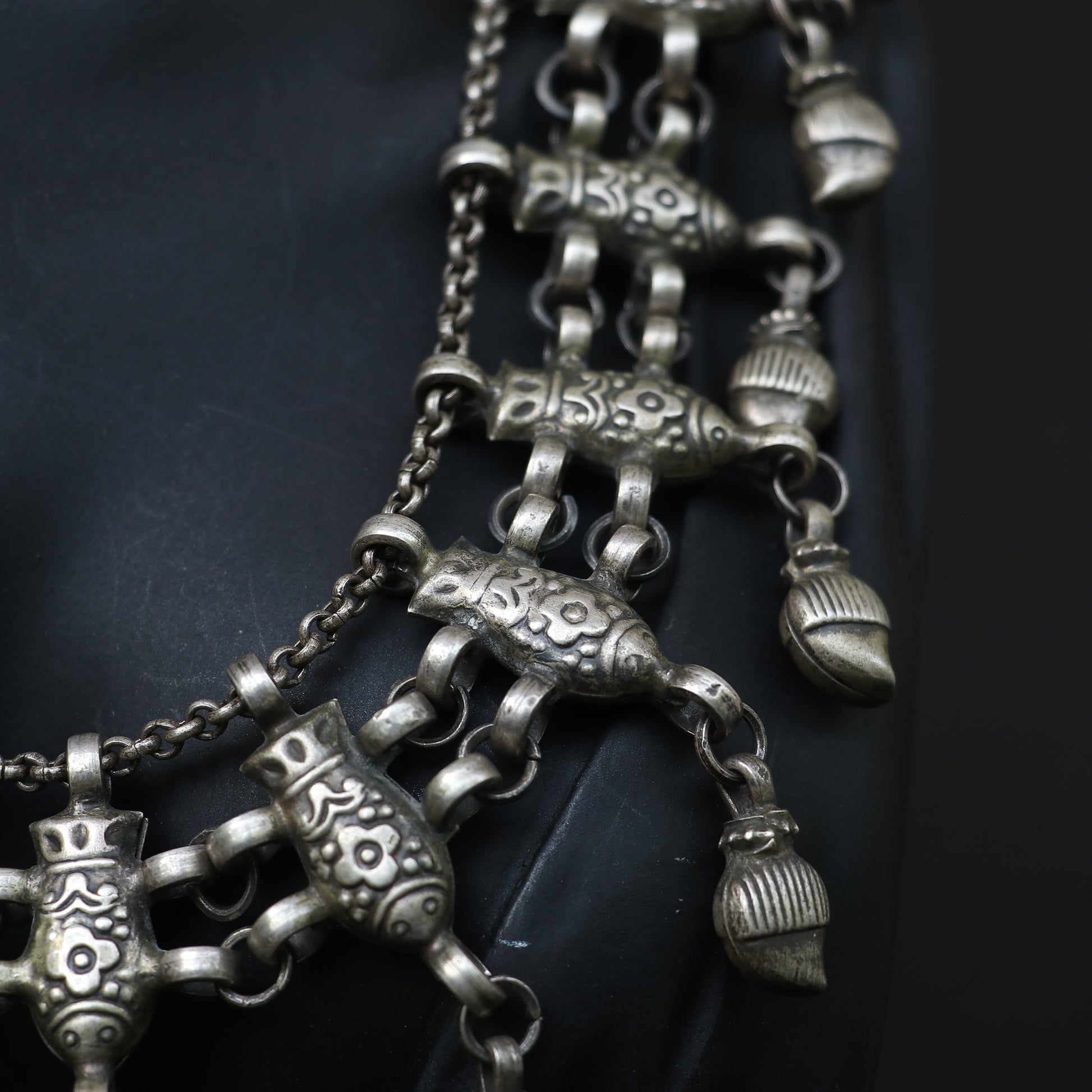 ANTIQUE STYLE SILVER NECKLACE WITH INTRICATE FISH DESIGN