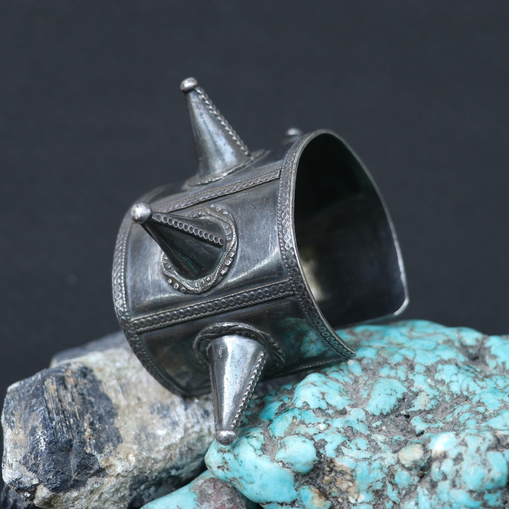 OXIDISED SILVER TRIBAL HAND CUFF WITH CONICAL SPIKES