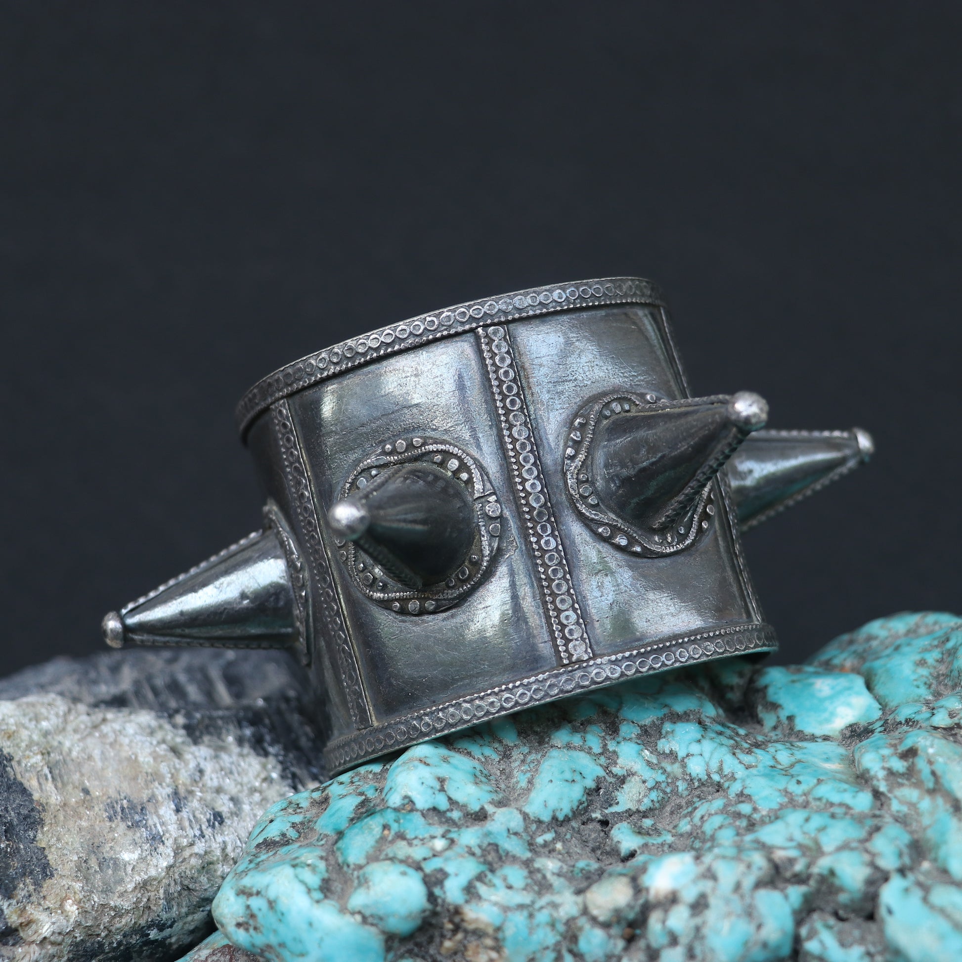 OXIDISED SILVER TRIBAL HAND CUFF WITH CONICAL SPIKES